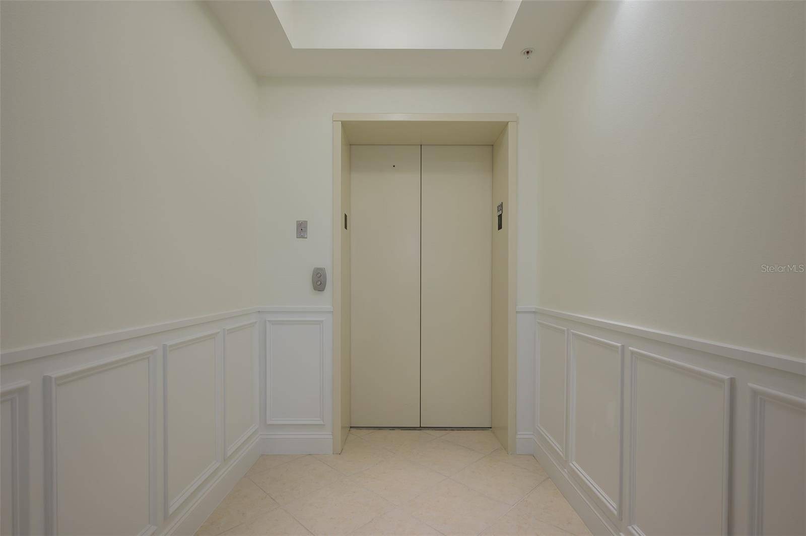 Sarasota, FL 34242,1660 SUMMERHOUSE LN #102