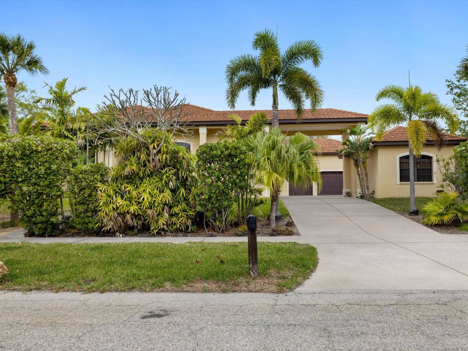 Sarasota, FL 34242,335 ISLAND CIR