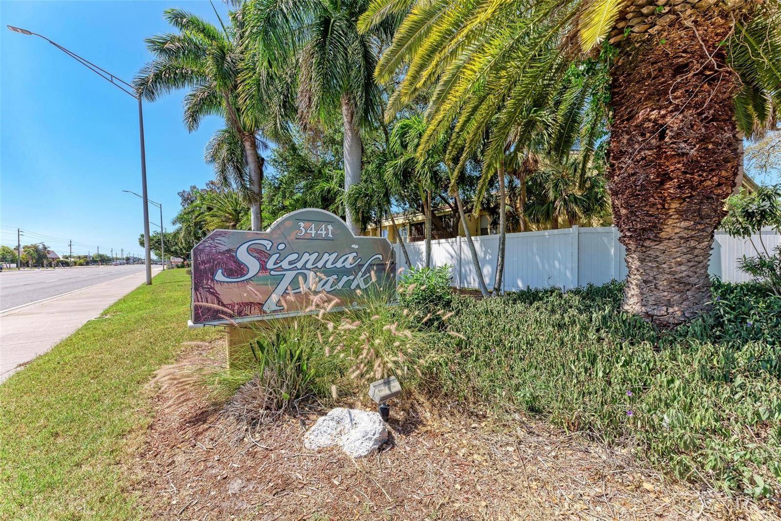 Sarasota, FL 34231,3411 CLARK RD #212