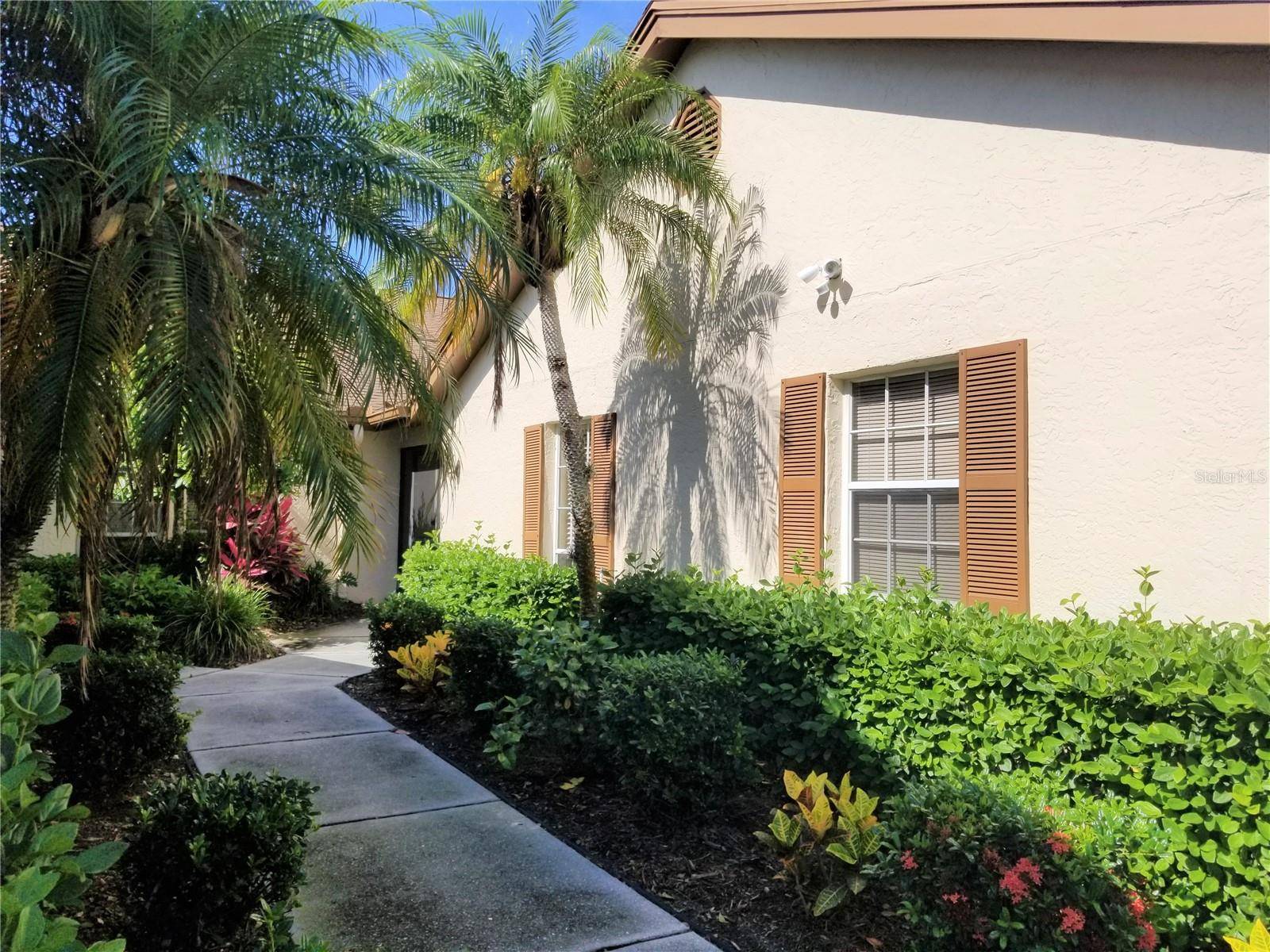 Sarasota, FL 34243,5906 DORAL DR #5906