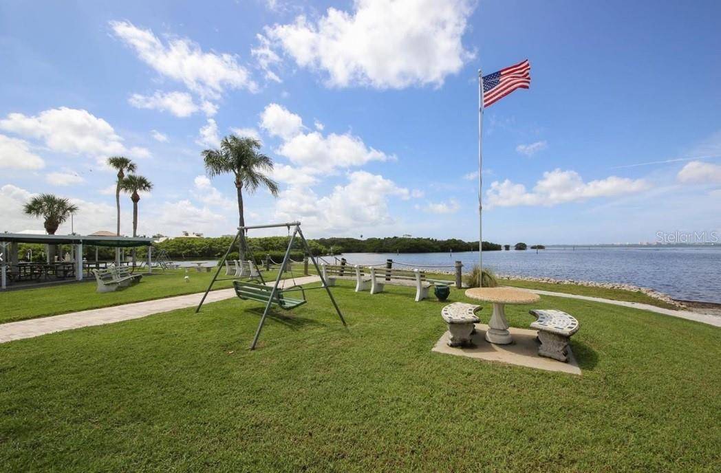 Bradenton, FL 34207,6916 E BAYOU LN