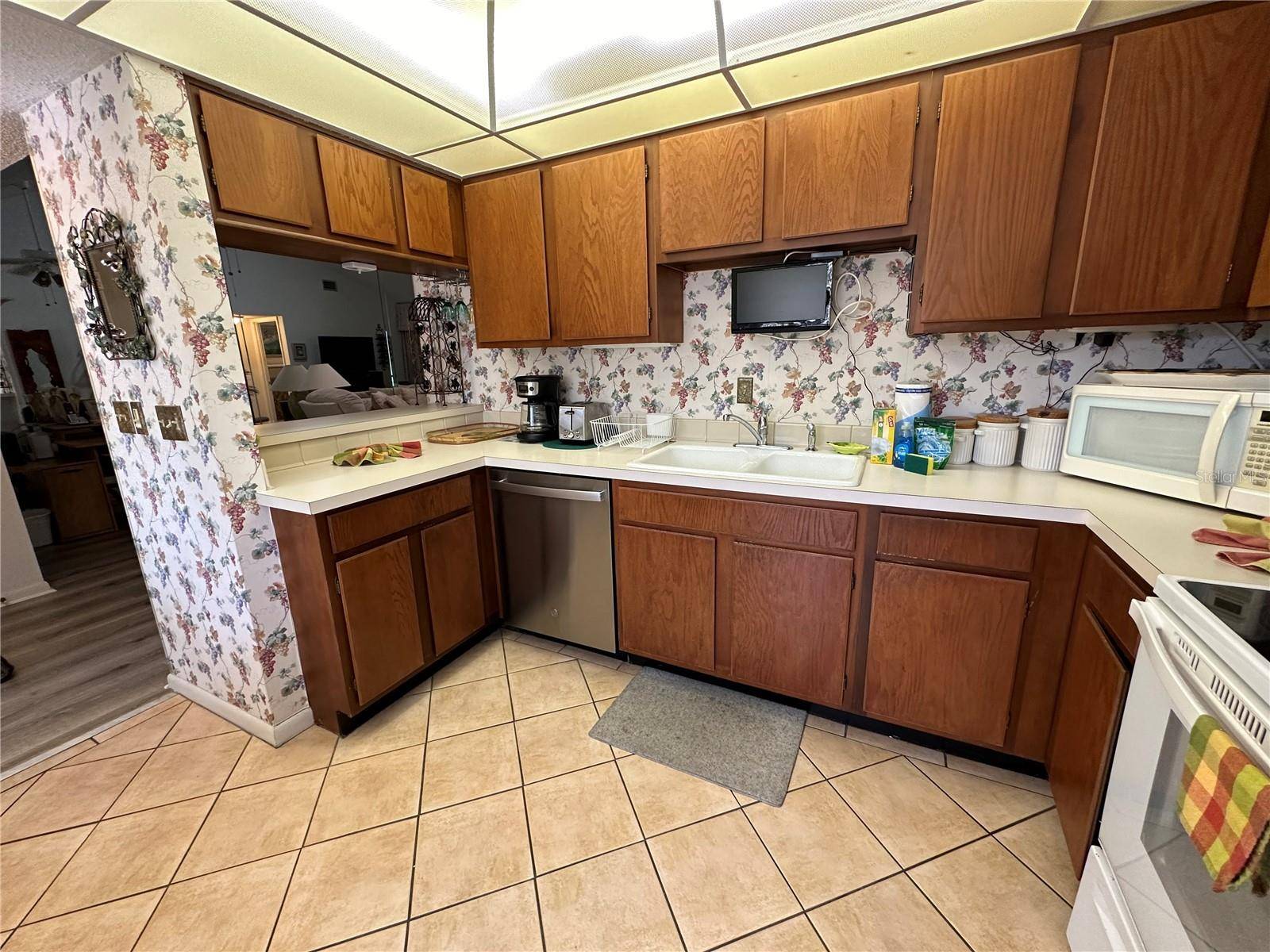 Sarasota, FL 34231,1647 BROOKHOUSE CT #246