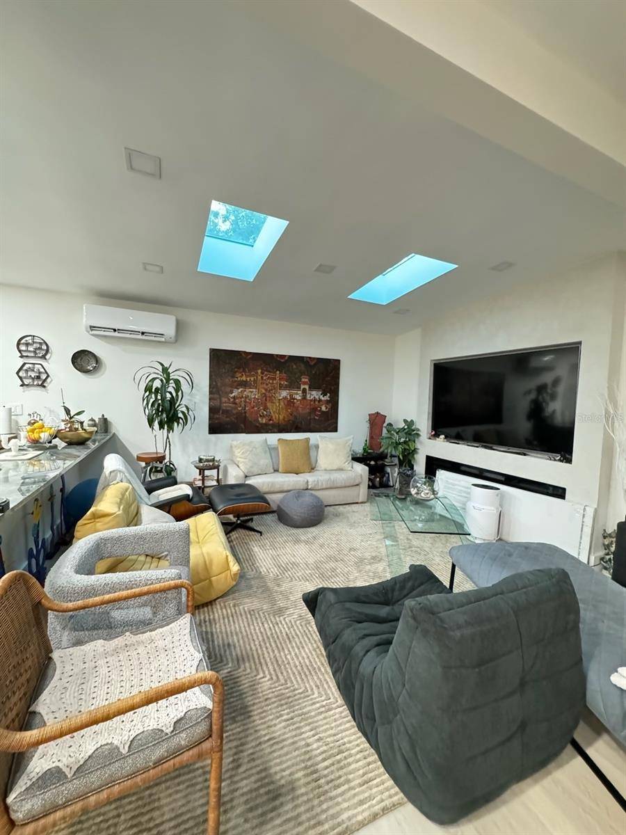Sarasota, FL 34243,5023 INVERNESS DR