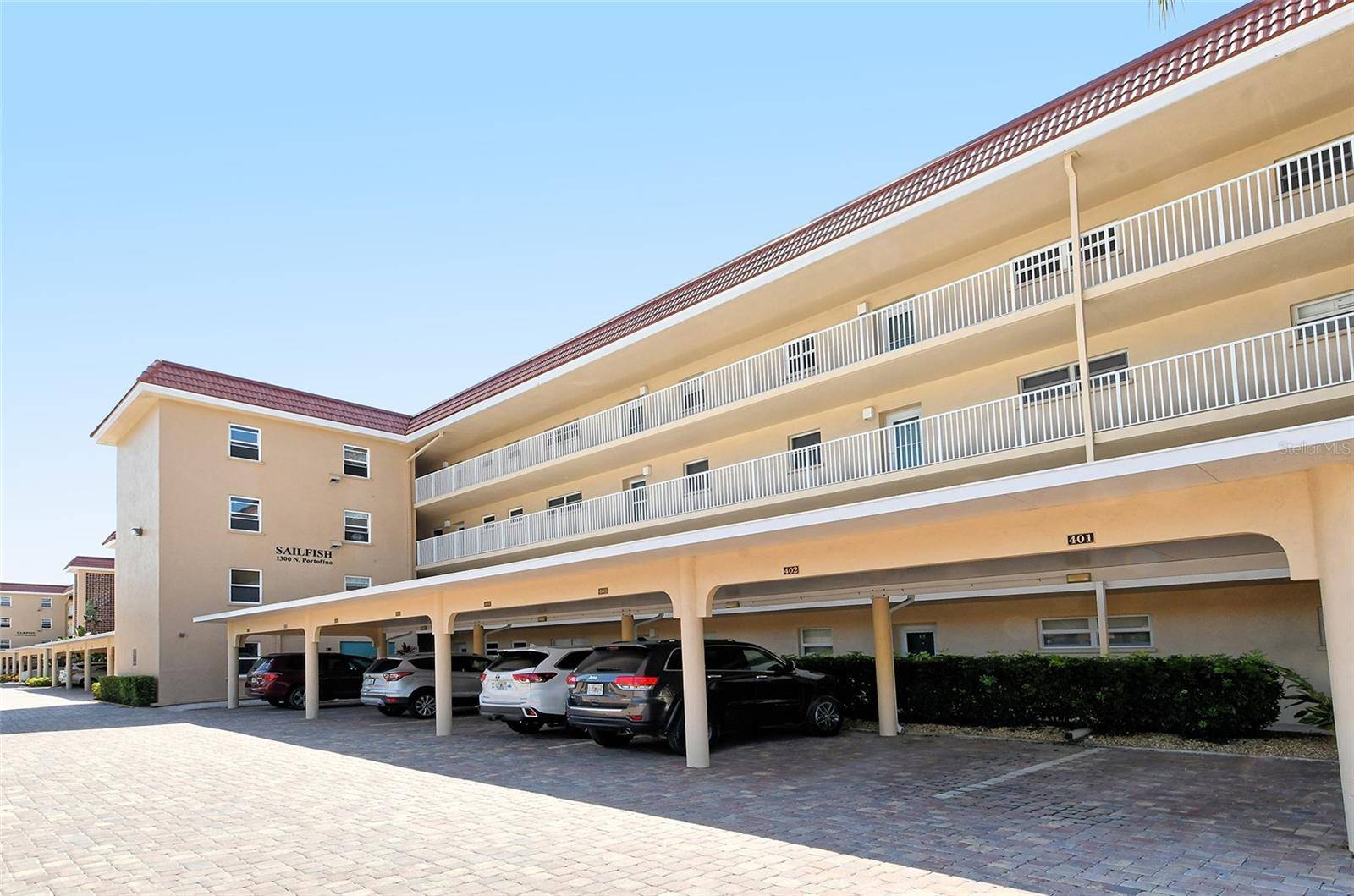 Sarasota, FL 34242,1300 N PORTOFINO DR #305
