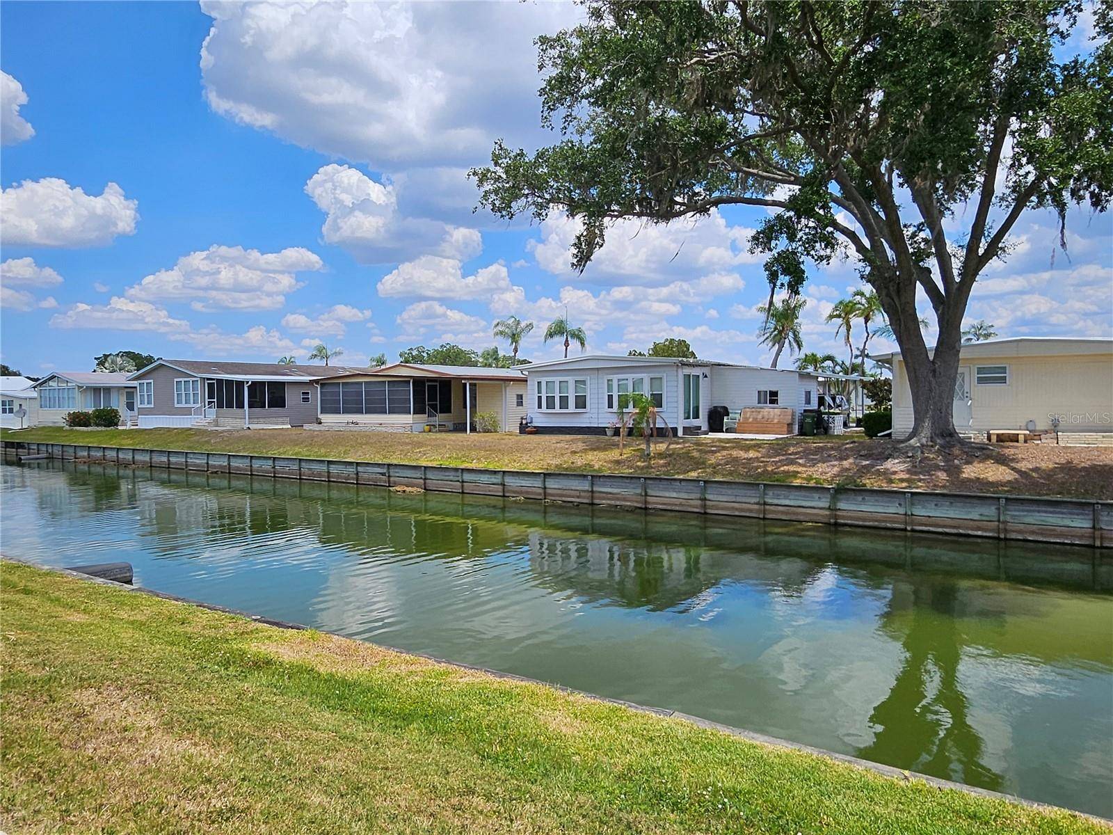 Sarasota, FL 34237,407 WHITE OAK WAY