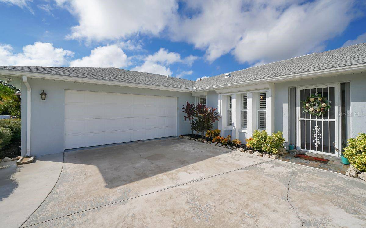 Sarasota, FL 34233,5654 CREEKWOOD DR