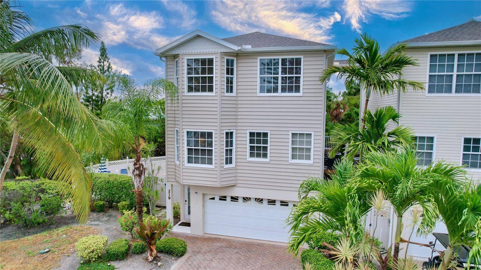 Holmes Beach, FL 34217,219 81ST ST