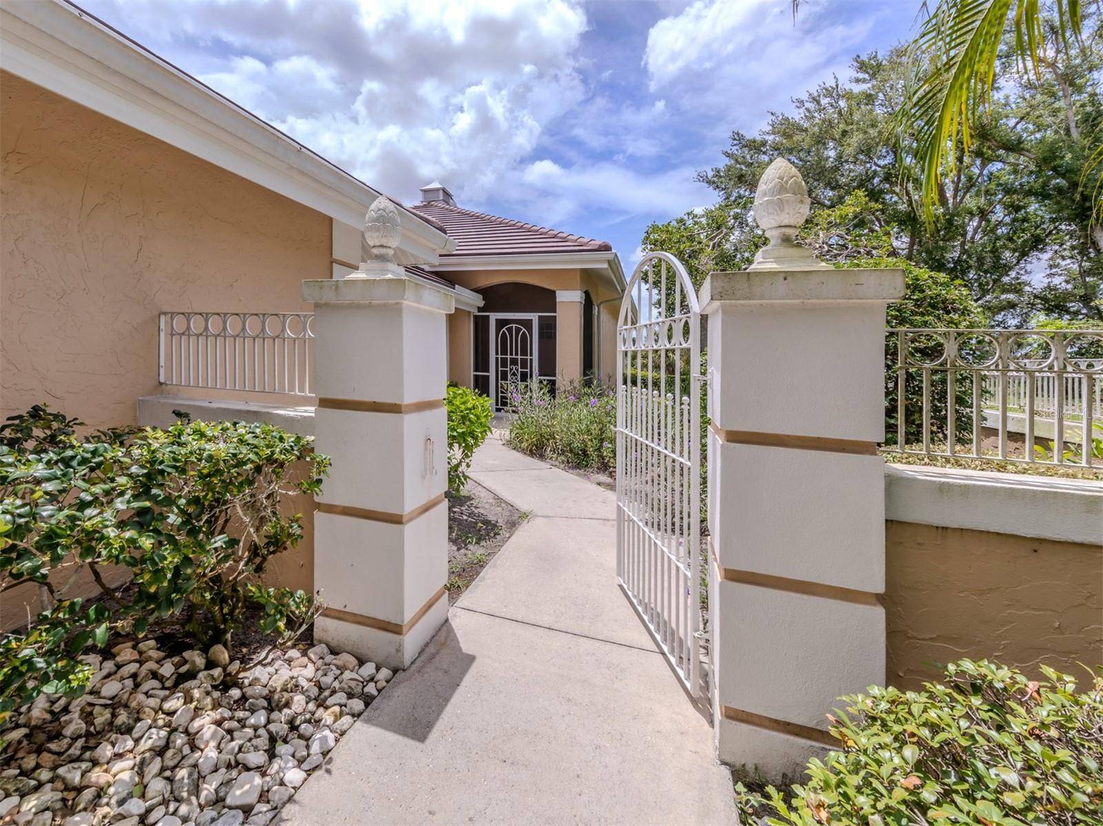 Venice, FL 34293,424 CARDIFF RD #27