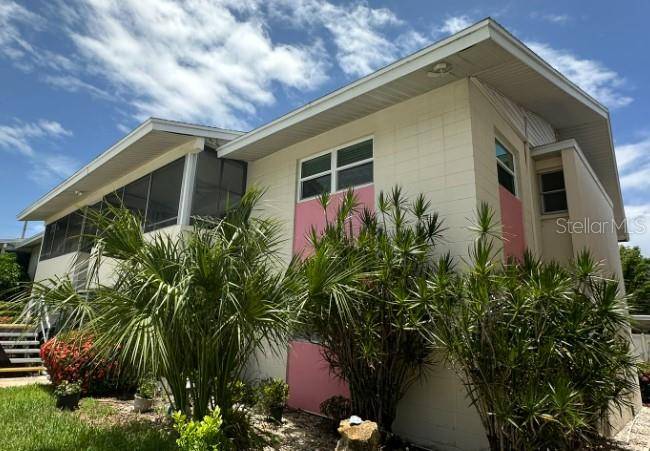 Sarasota, FL 34232,2501 BENEVA RD #8