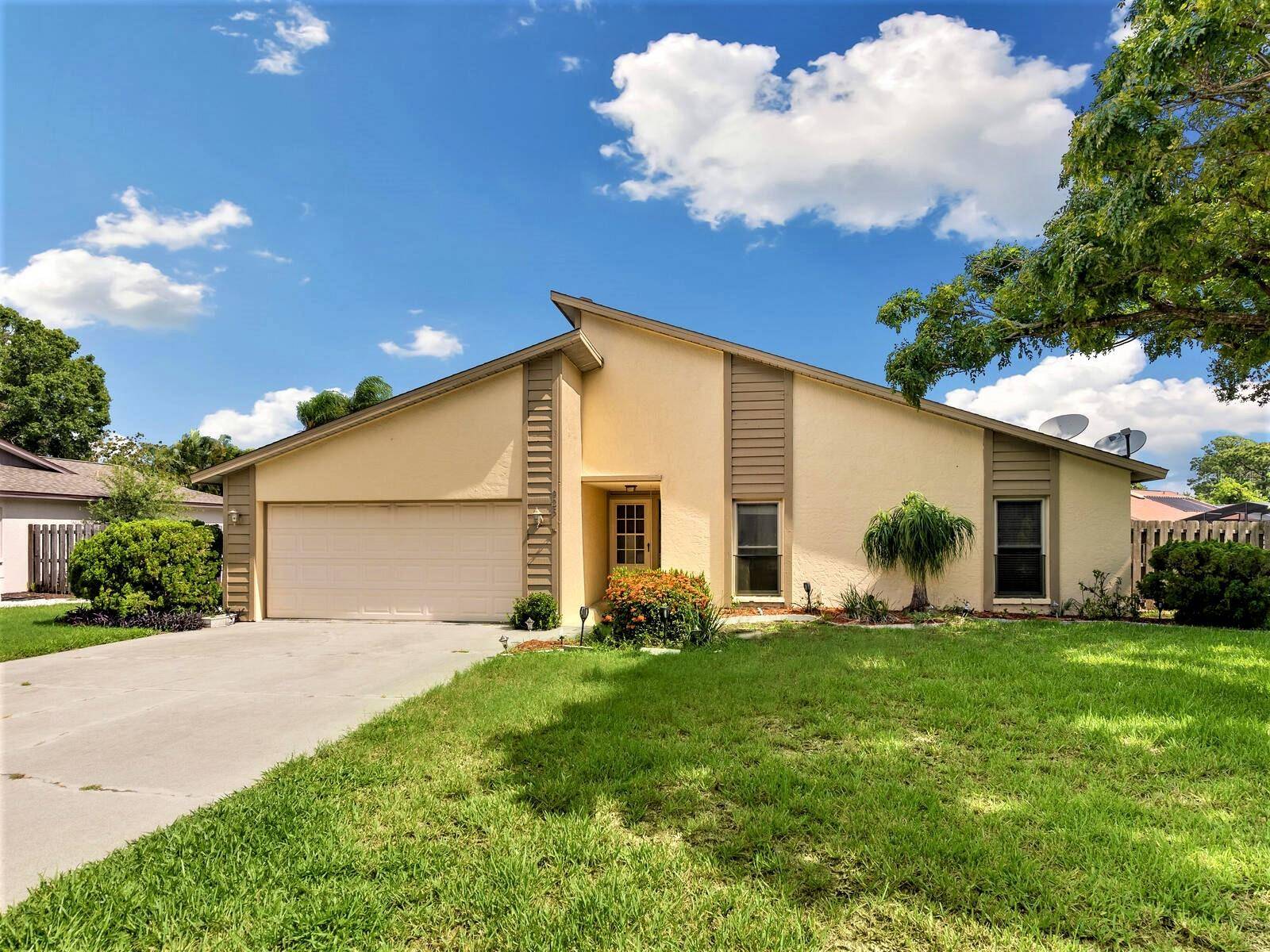 Sarasota, FL 34243,925 CYPRESS WOOD LN