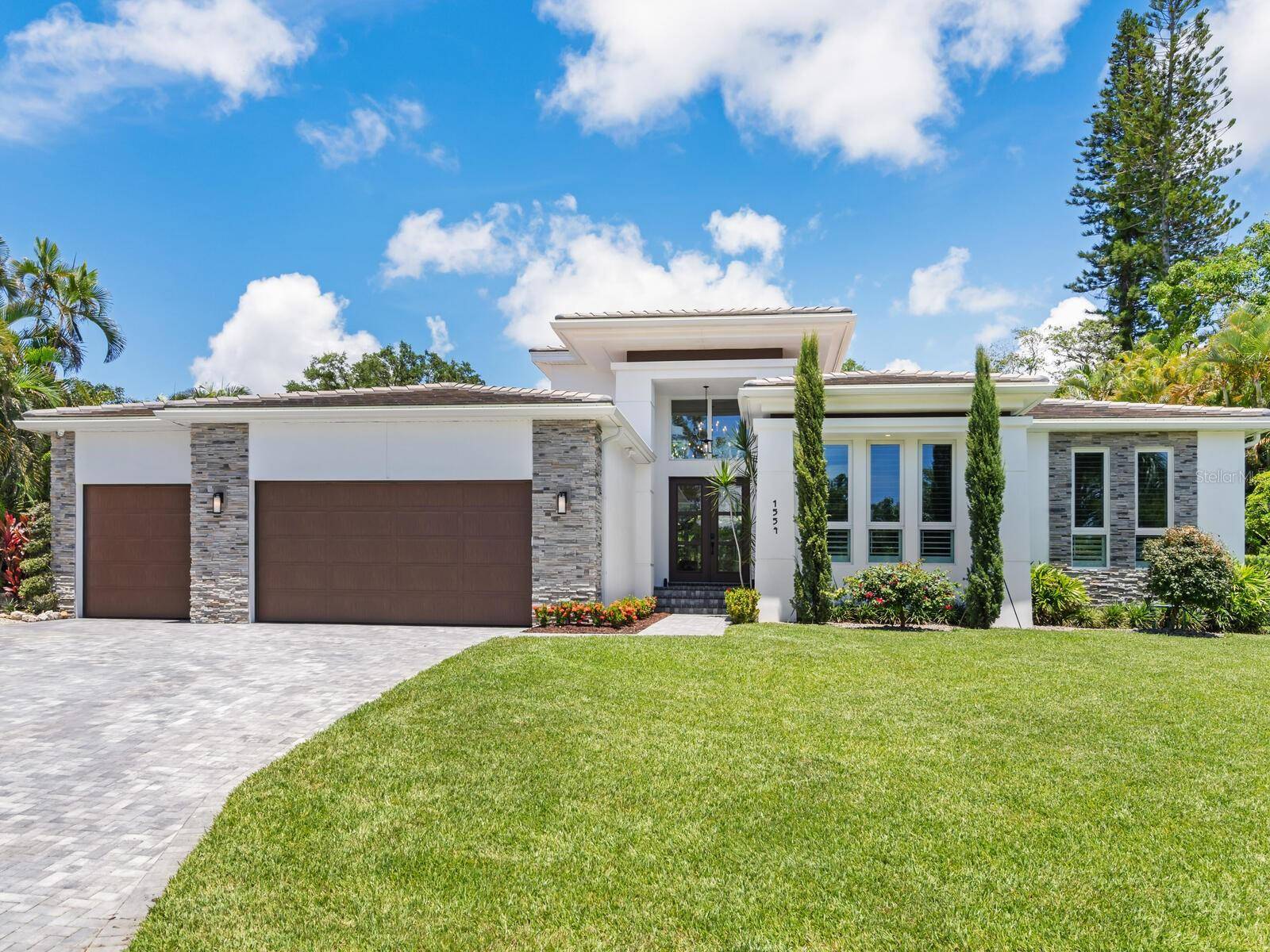 Sarasota, FL 34231,1554 EASTBROOK DR