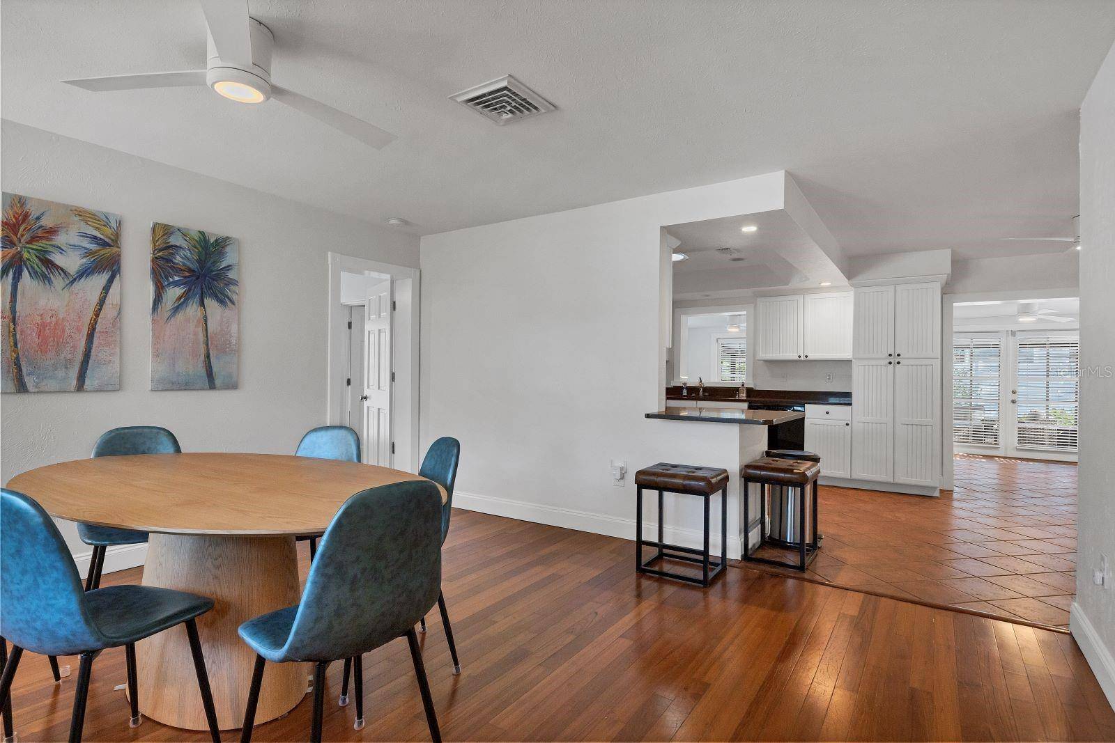 Sarasota, FL 34239,2469 WALDEMERE ST