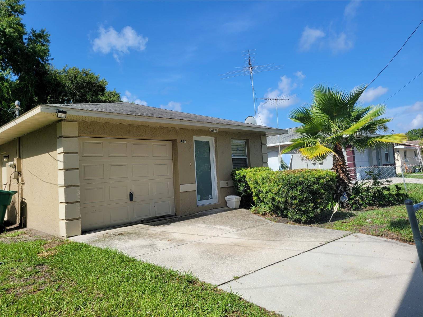 Palmetto, FL 34221,707 13TH ST W
