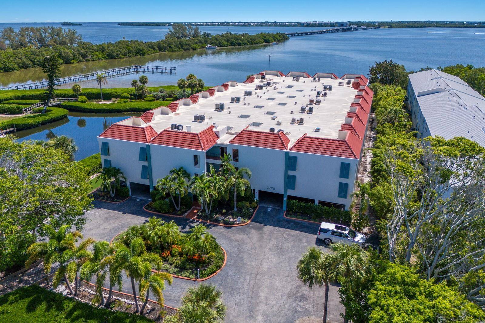 Holmes Beach, FL 34217,3705 E BAY DR #115