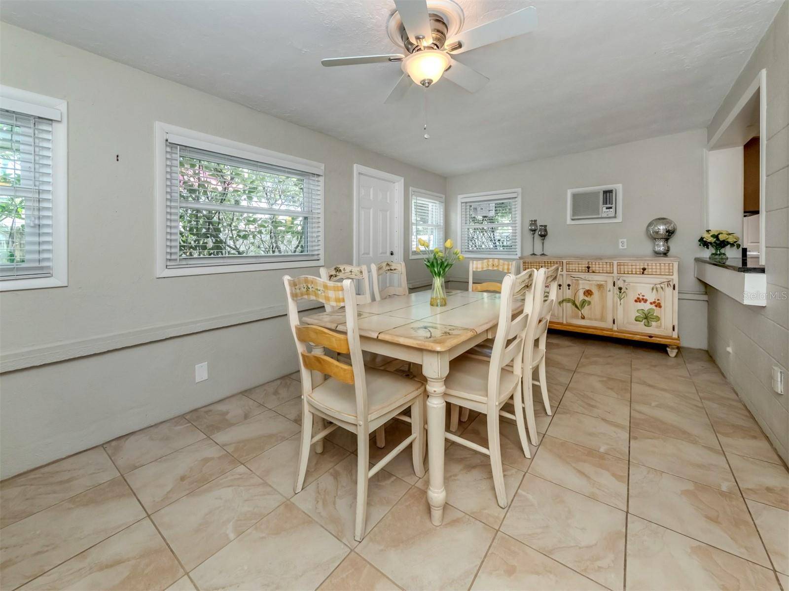 Sarasota, FL 34239,2420 FOSTER LN