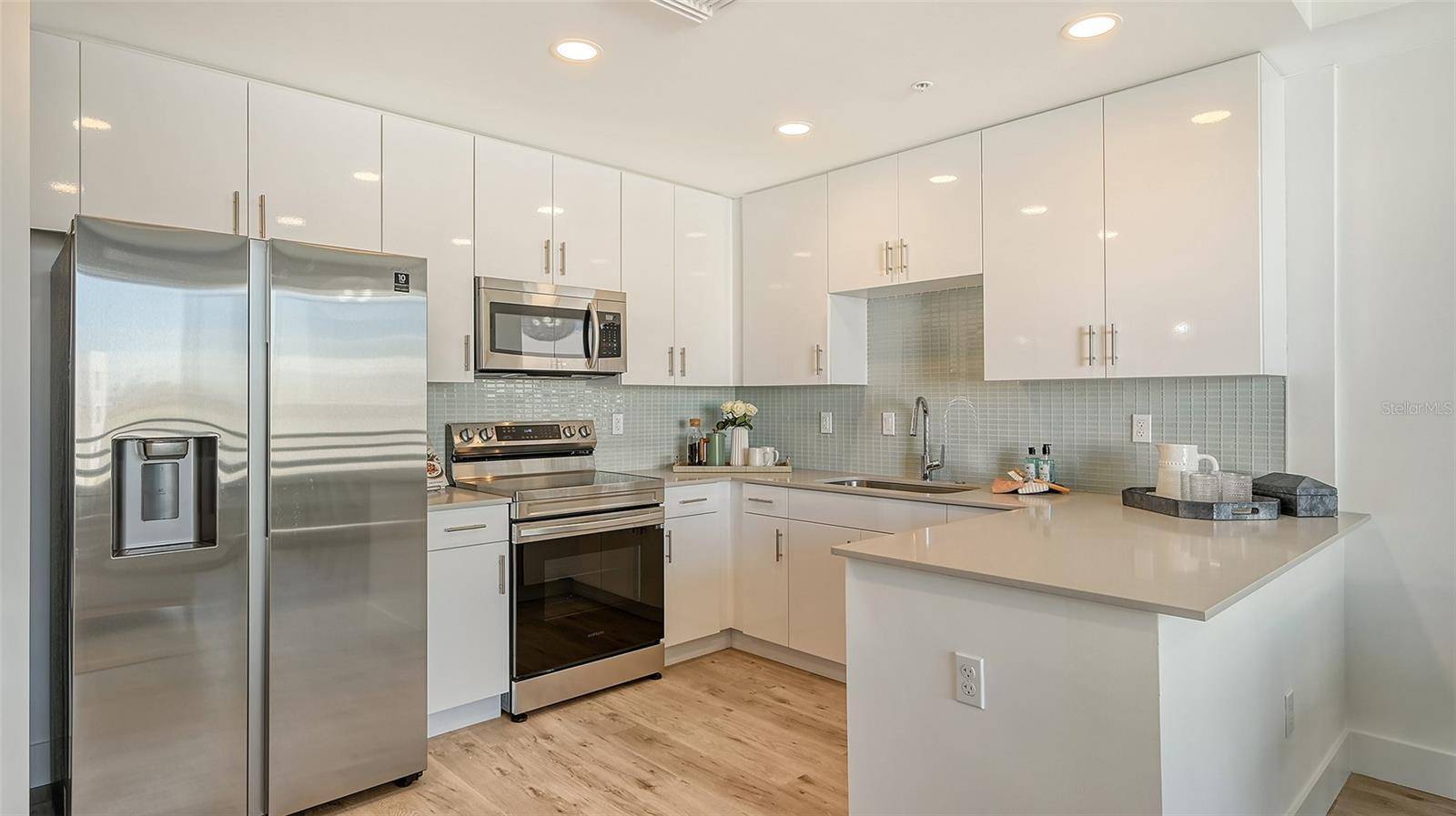 Sarasota, FL 34234,1703 N TAMIAMI TRL #404