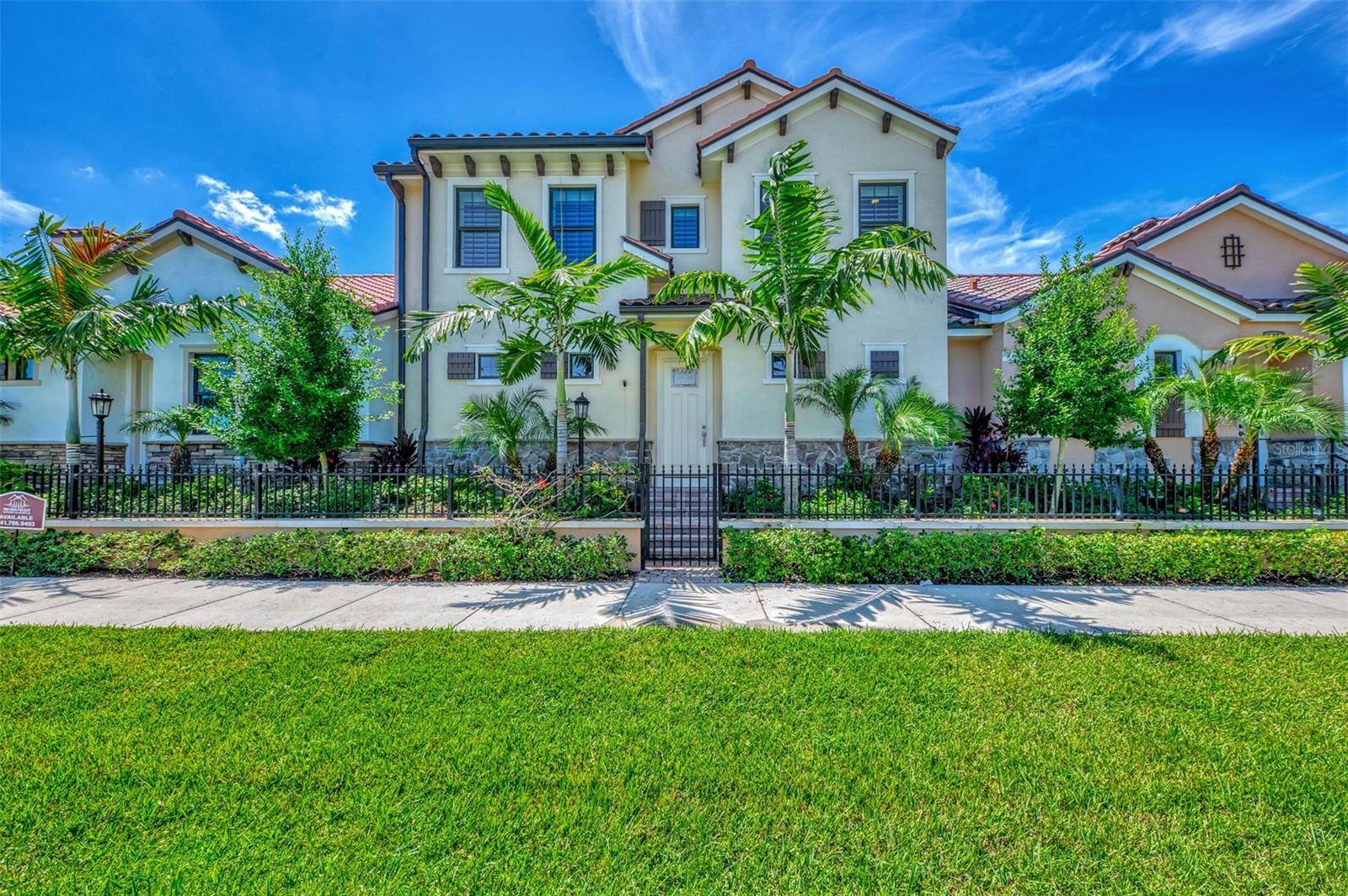 Venice, FL 34285,906 E VENICE AVE
