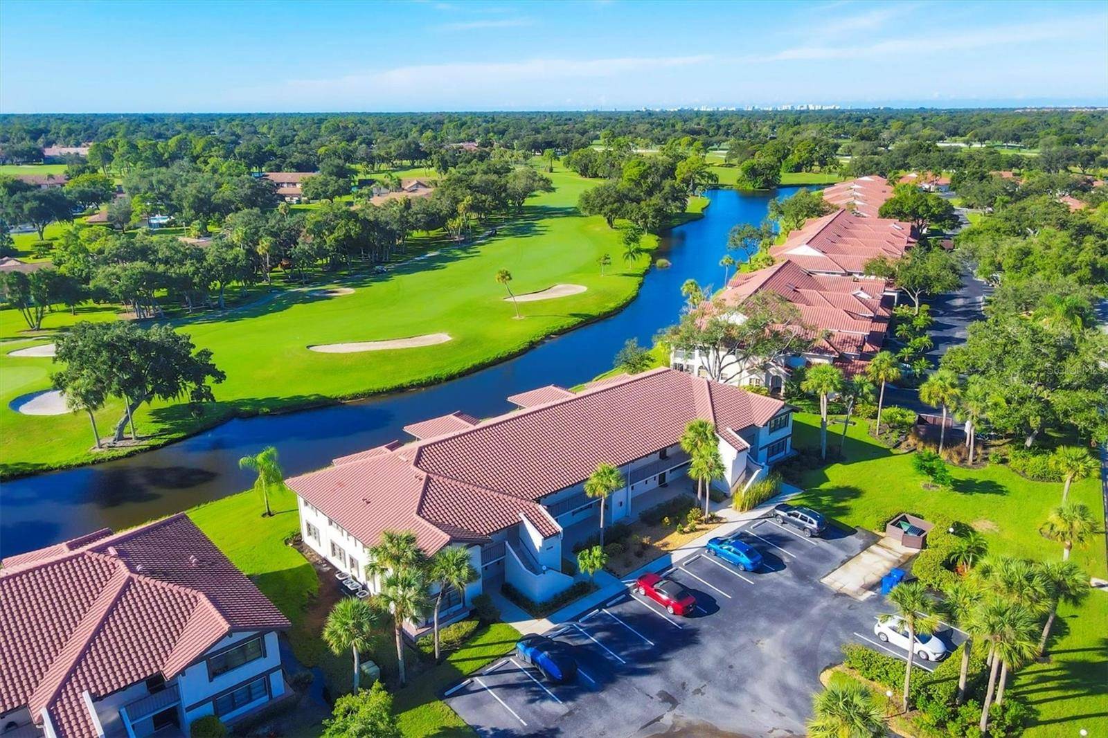 Sarasota, FL 34243,5630 GOLF POINTE DR #207