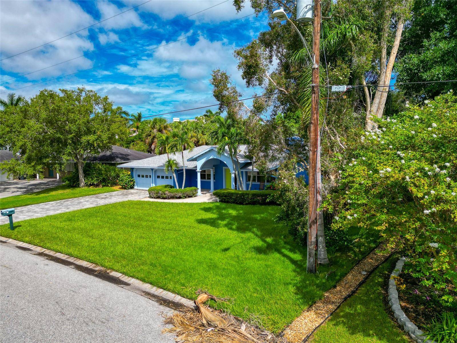 Sarasota, FL 34239,1389 HARBOR DR