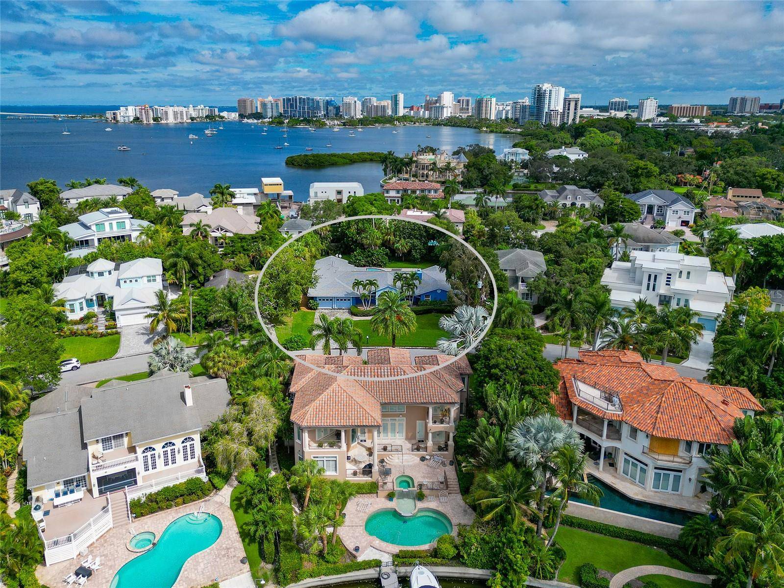 Sarasota, FL 34239,1389 HARBOR DR