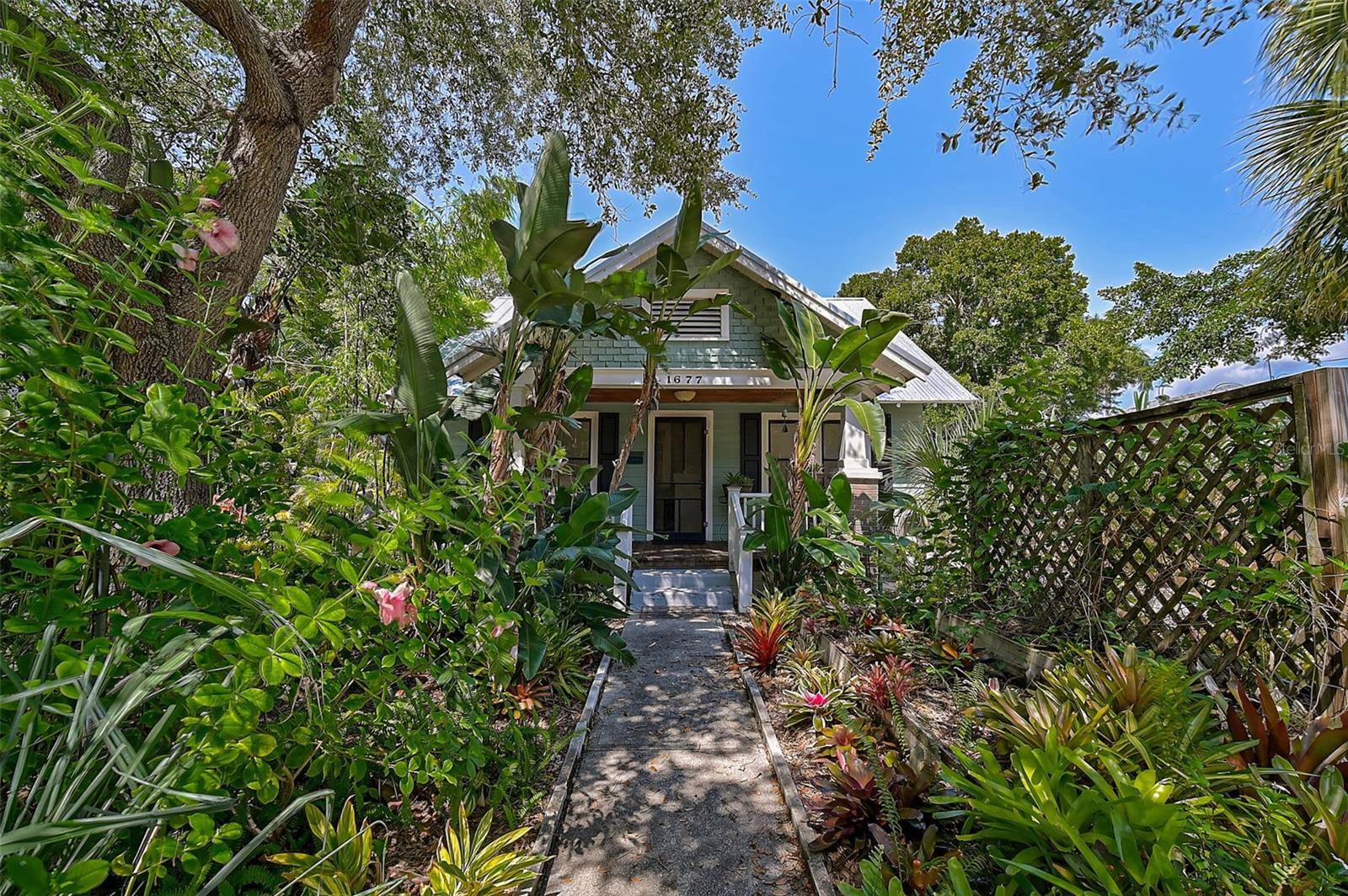 Sarasota, FL 34236,1677 4TH ST