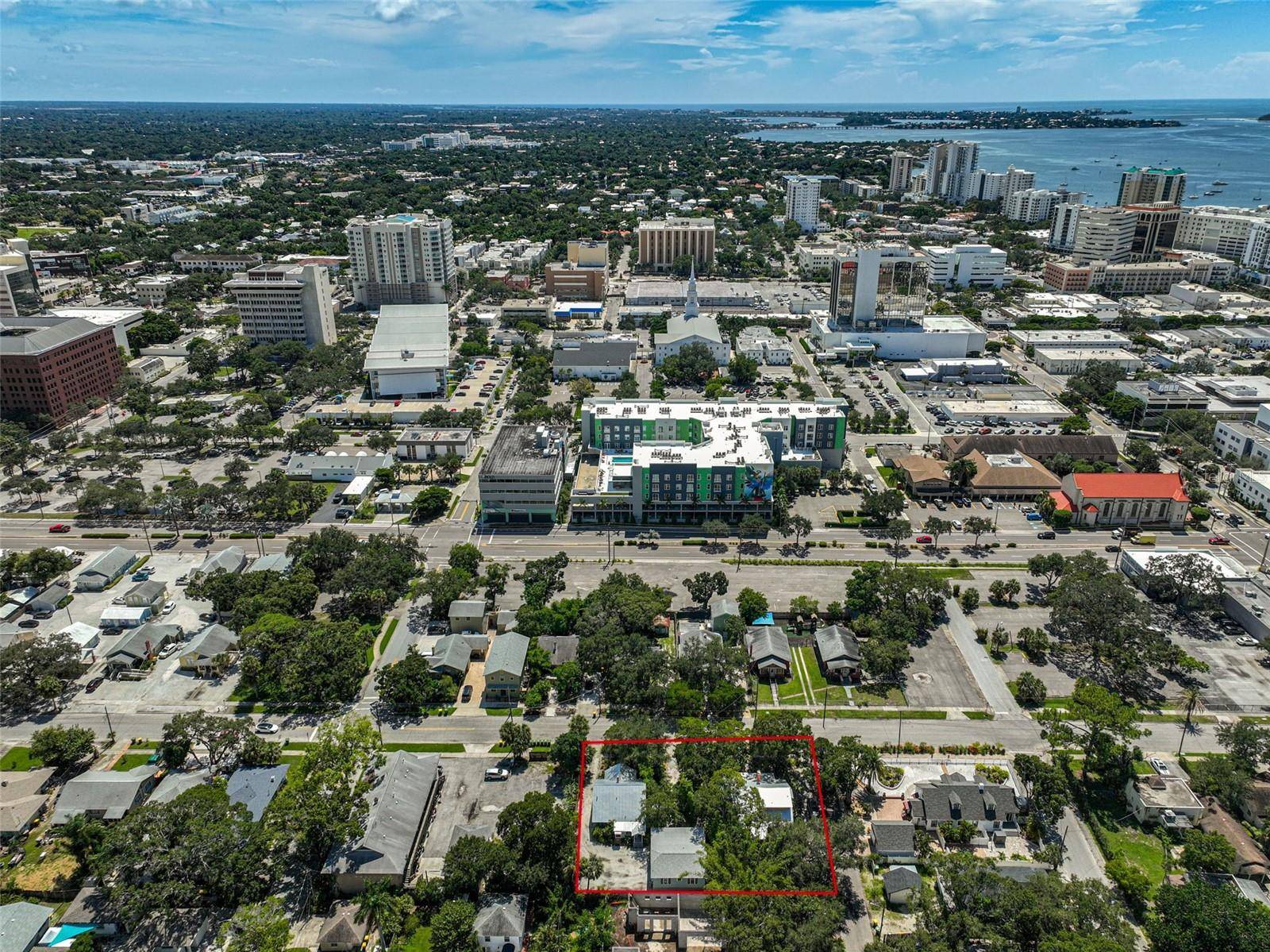 Sarasota, FL 34236,1677 4TH ST