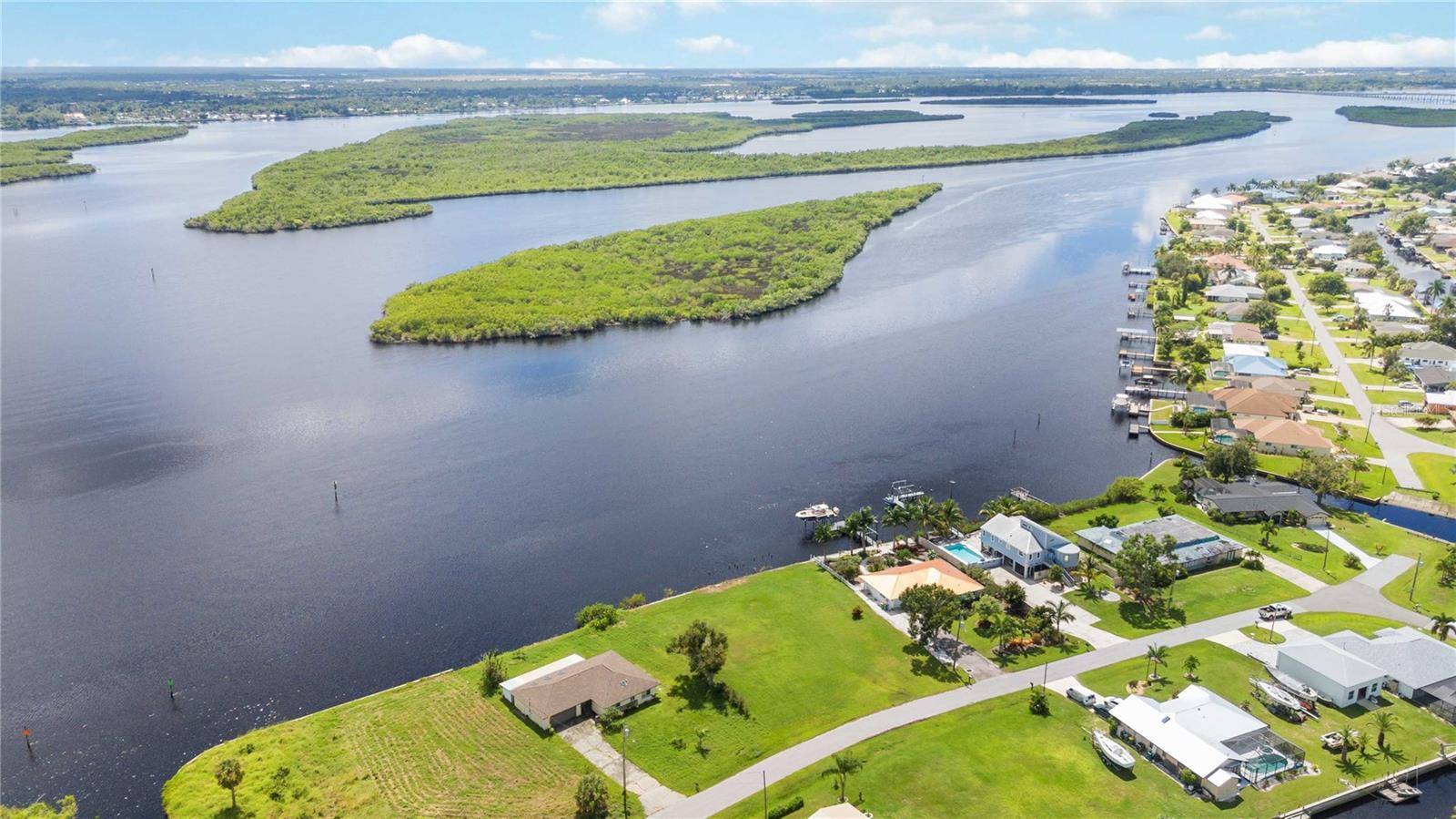 Punta Gorda, FL 33983,3328 PEACE RIVER DR