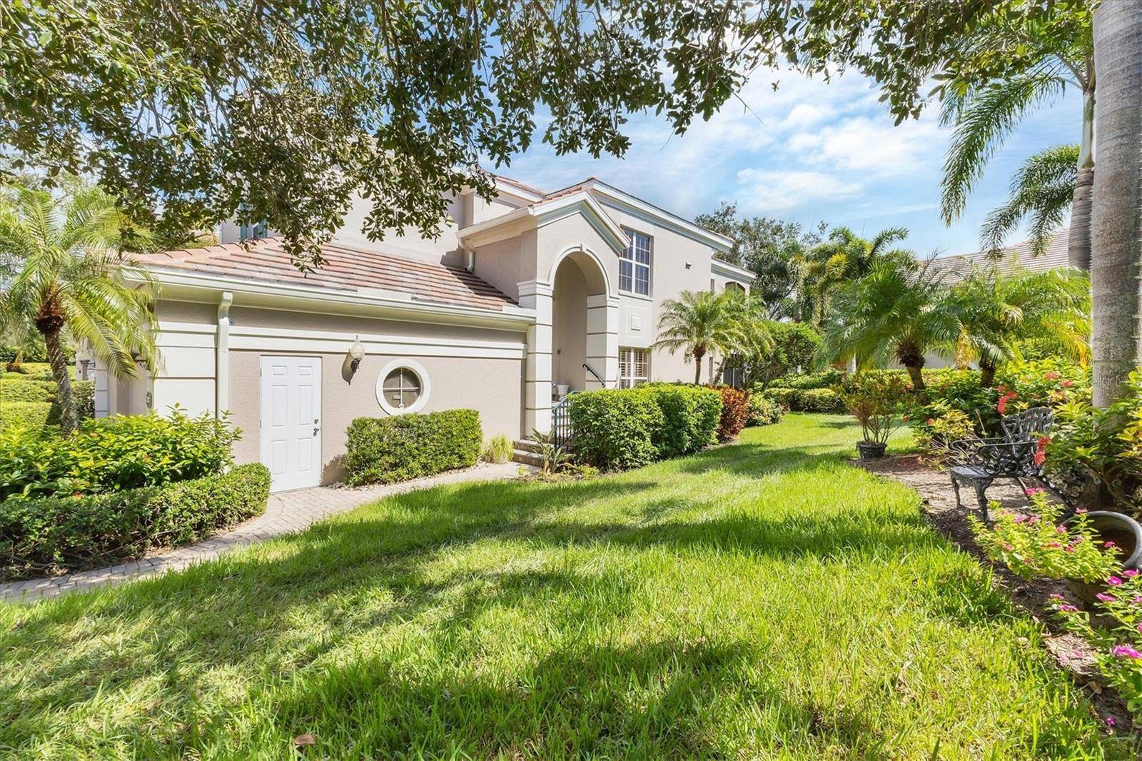 Sarasota, FL 34238,5267 BOUCHARD CIR #202