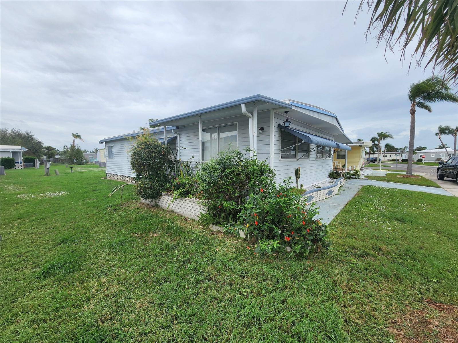 Bradenton, FL 34207,5317 CHATEAU LN
