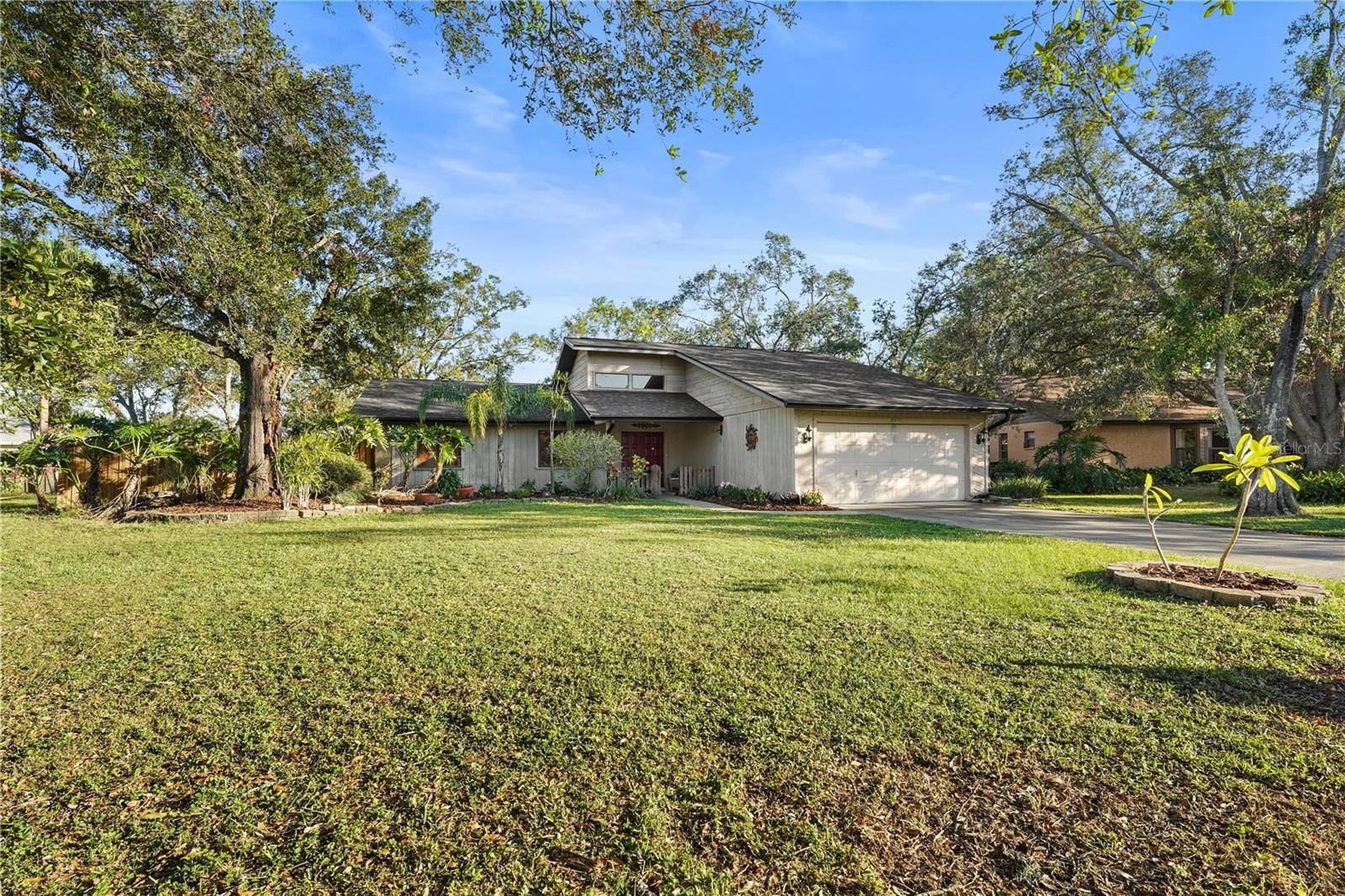 Sarasota, FL 34243,8433 CYPRESS LAKE CIR