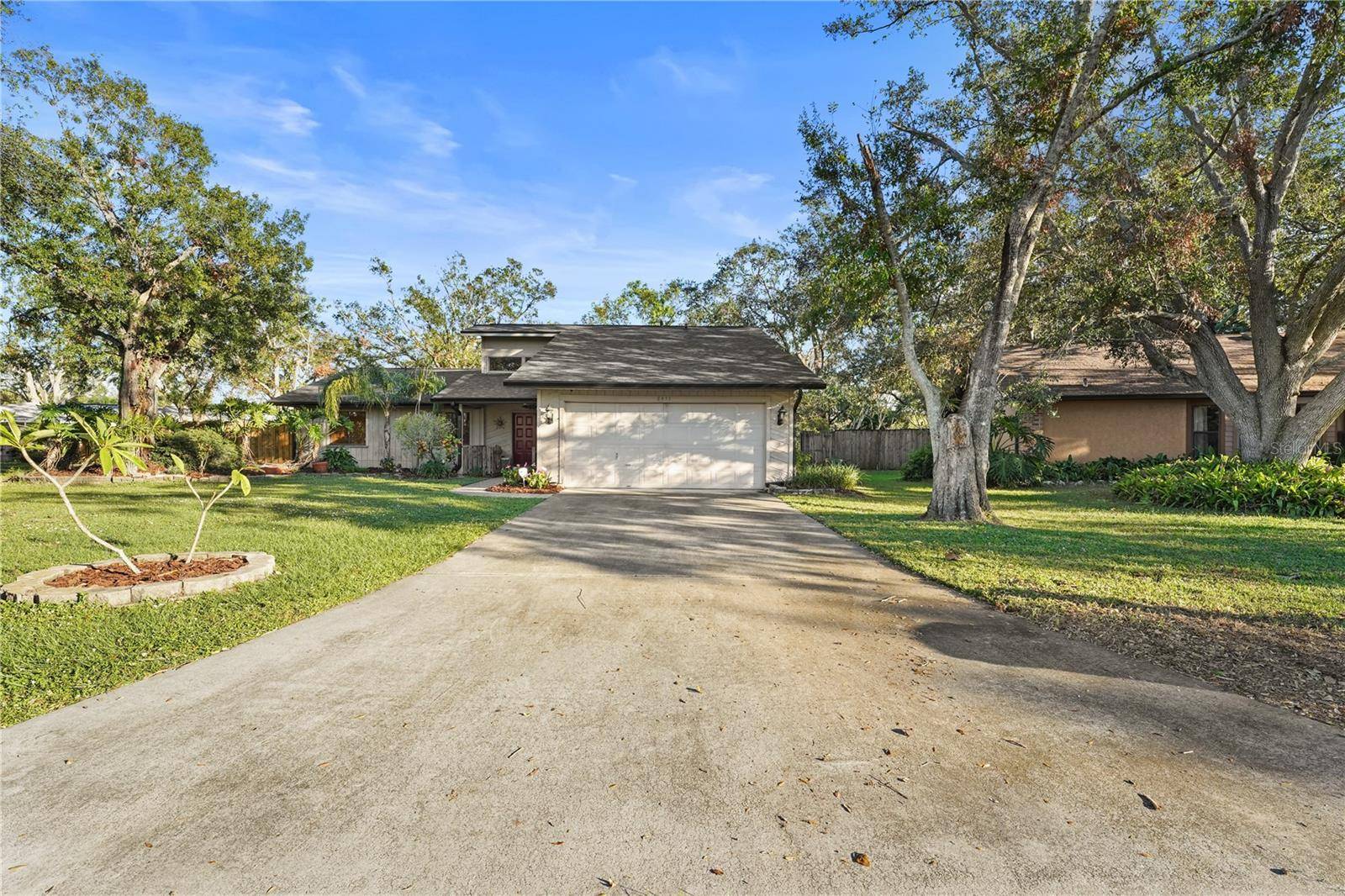 Sarasota, FL 34243,8433 CYPRESS LAKE CIR