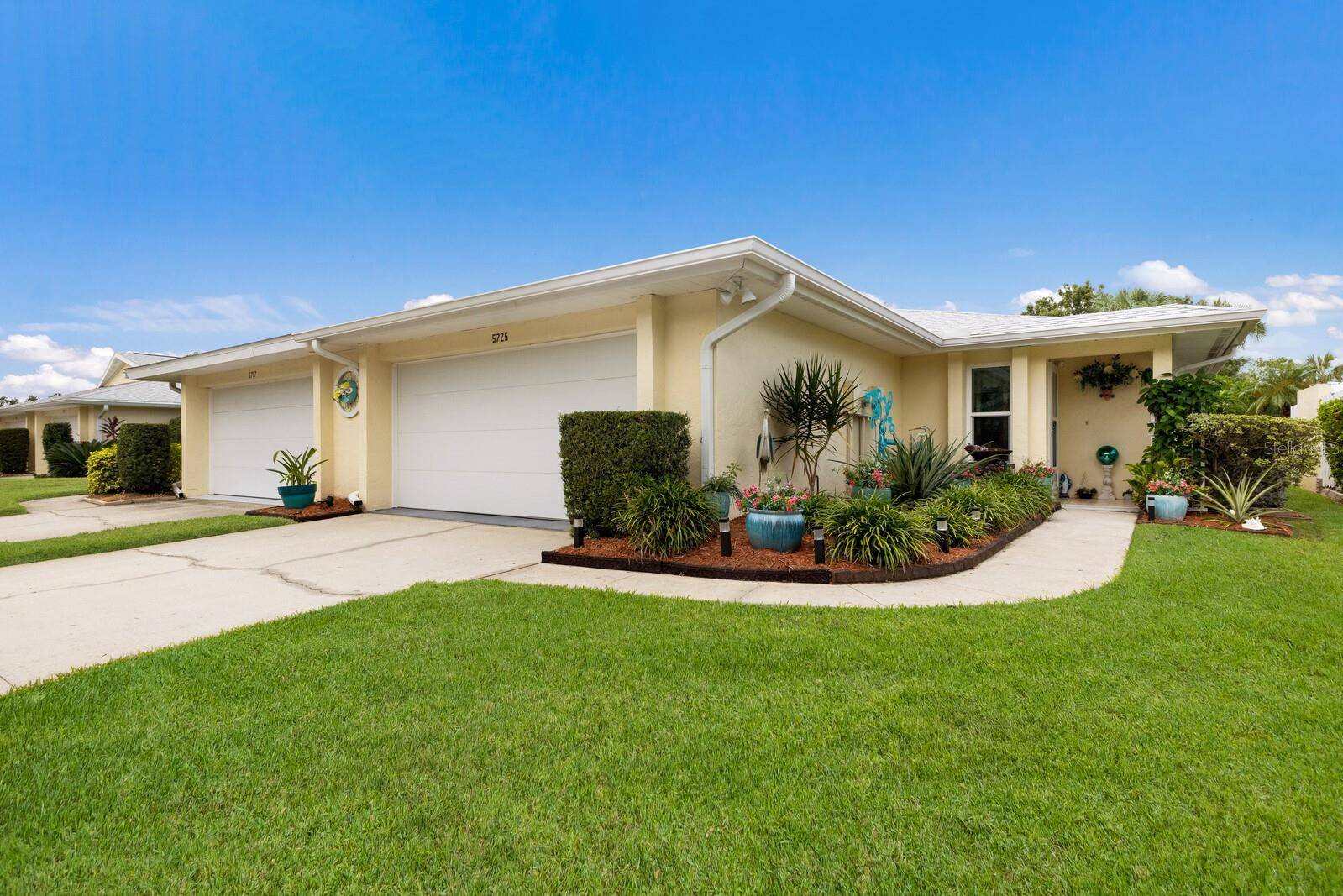 Sarasota, FL 34233,5725 CENTER POINTE LN #14