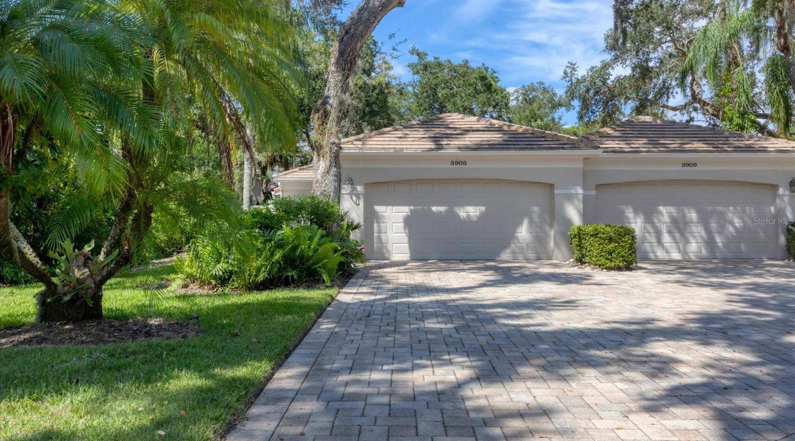 Sarasota, FL 34235,3905 OAKLEY GREENE #24