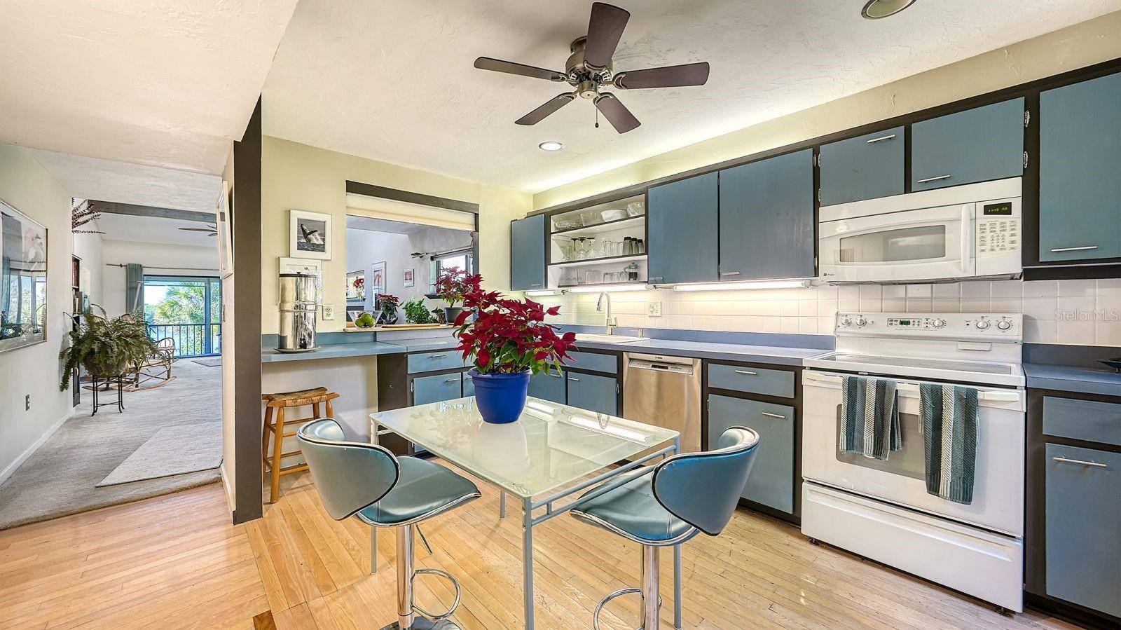 Sarasota, FL 34231,1617 BAYHOUSE CT #BA221