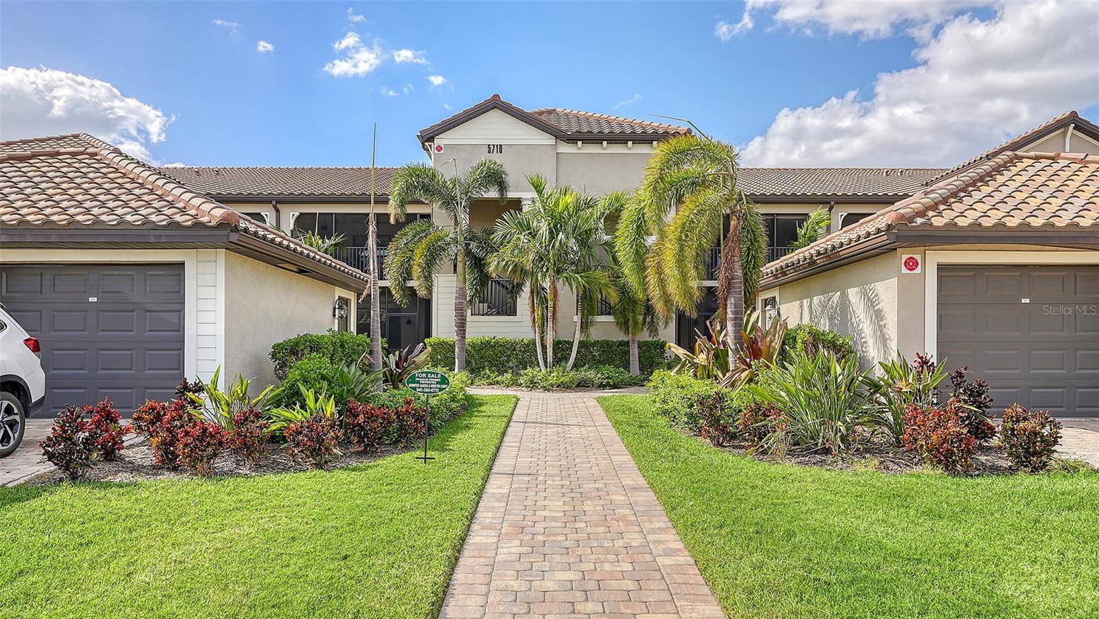 Bradenton, FL 34211,5710 PALMER CIR #201