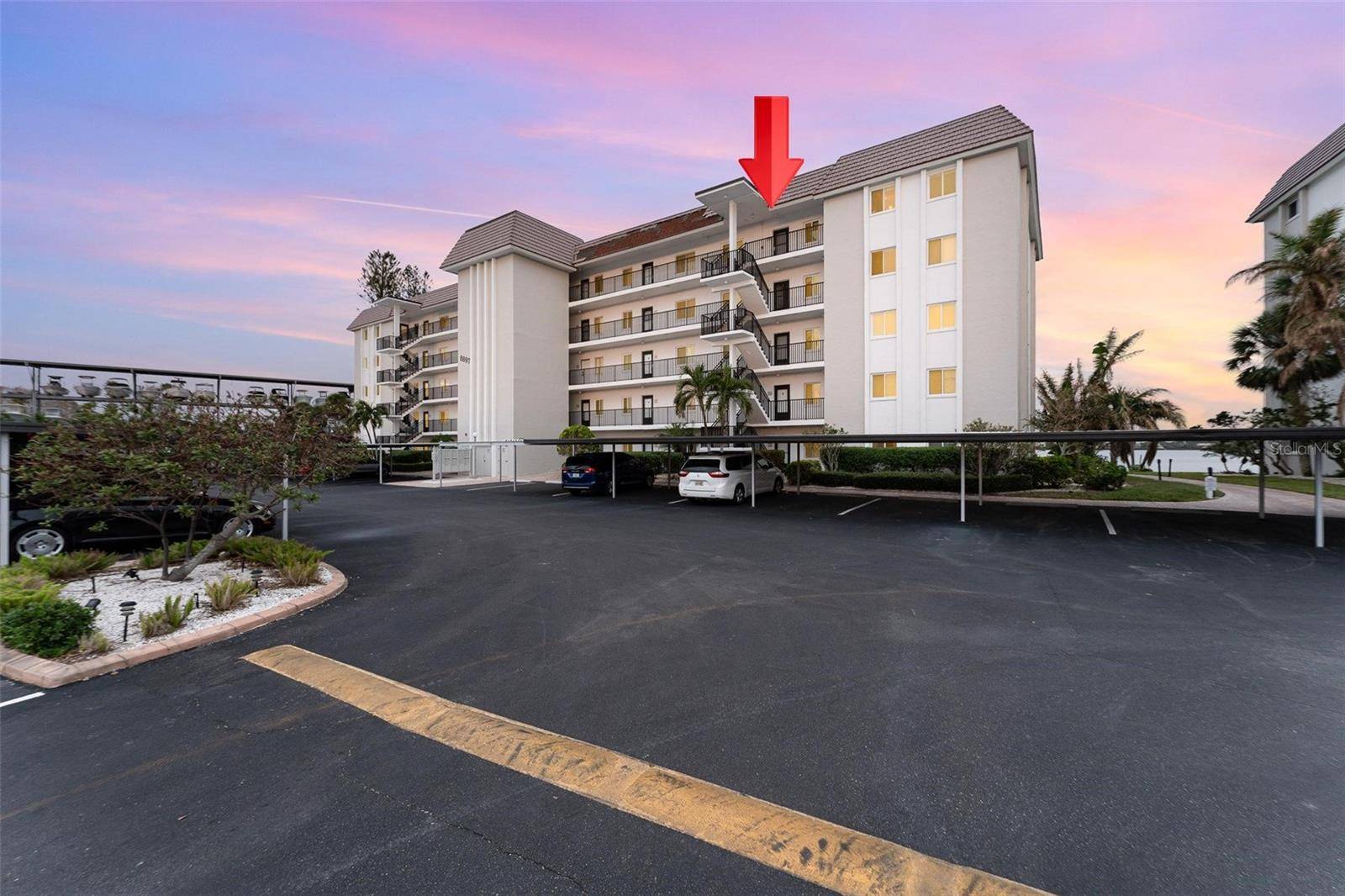 Sarasota, FL 34242,8897 MIDNIGHT PASS RD #506