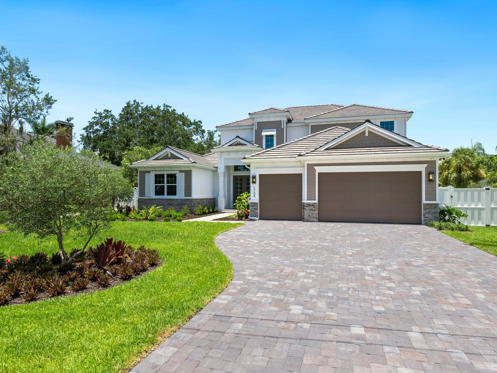 Sarasota, FL 34239,1637 HYDE PARK ST