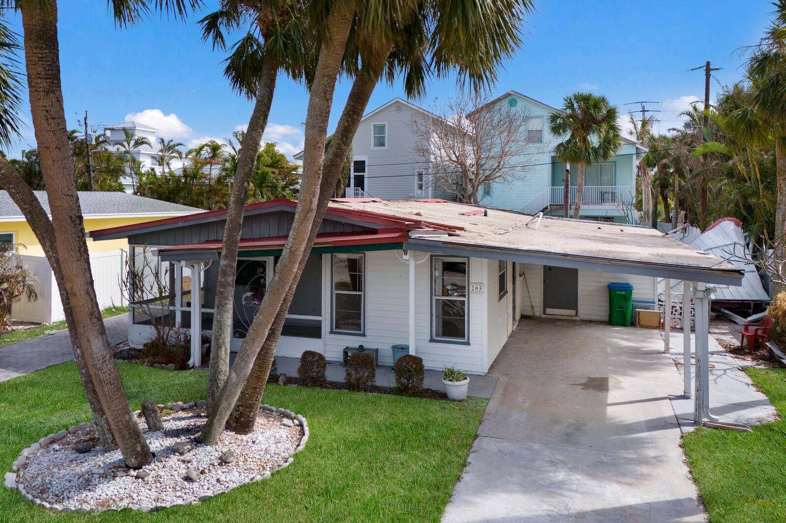 Holmes Beach, FL 34217,205 67TH ST