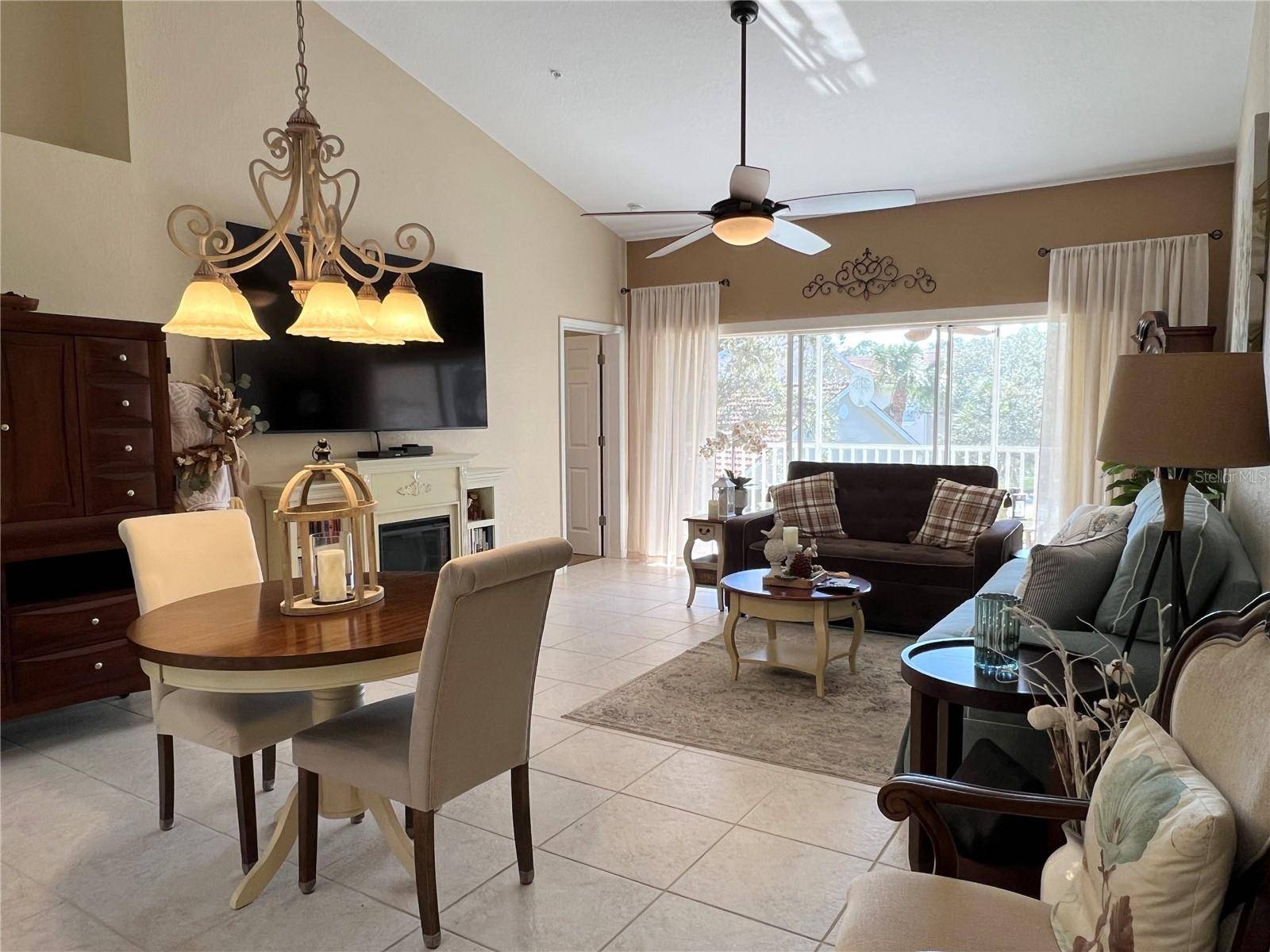 Bradenton, FL 34203,7225 CEDAR HOLLOW CIR #20-201