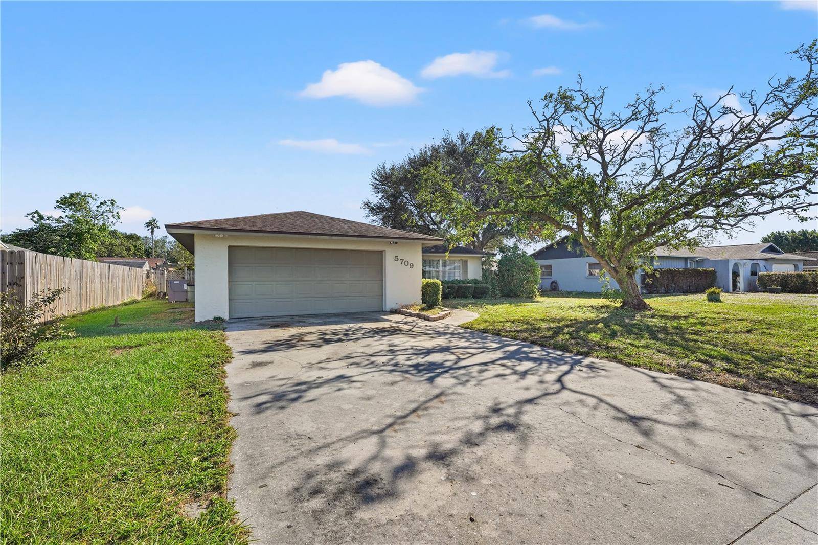 Sarasota, FL 34232,5709 WHISTLEWOOD CIR