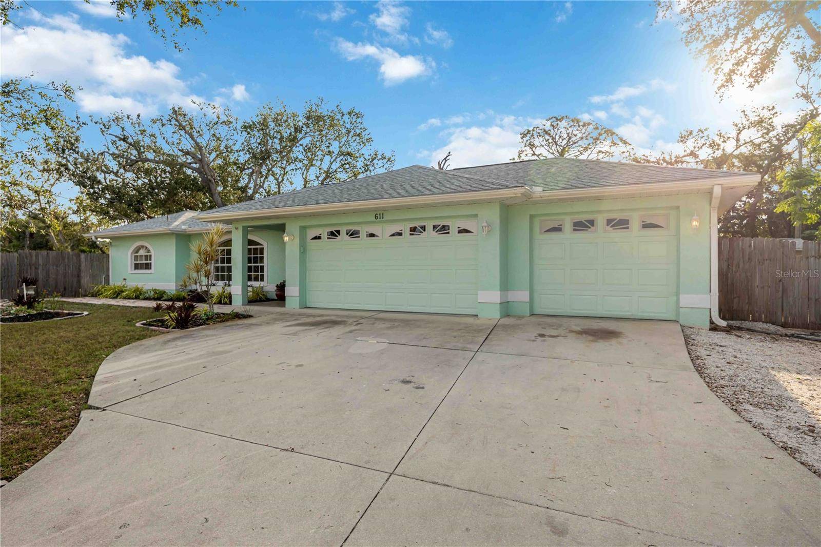 Venice, FL 34293,611 MOBILE RD