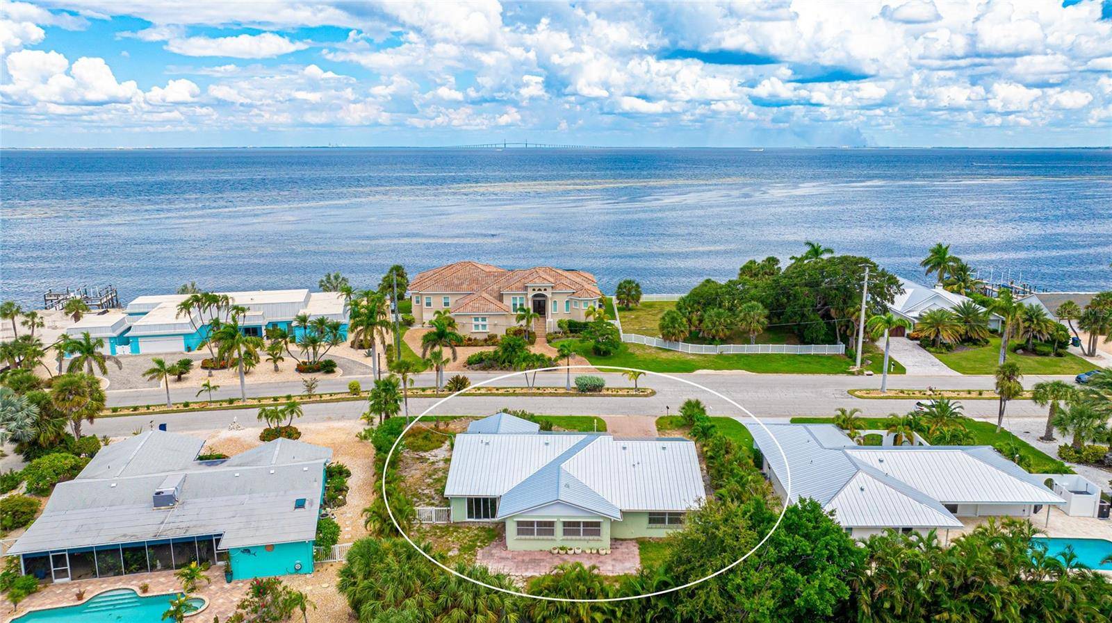 Holmes Beach, FL 34217,678 KEY ROYALE DR