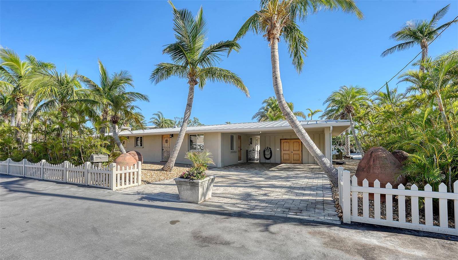 Longboat Key, FL 34228,834 JUNGLE QUEEN WAY