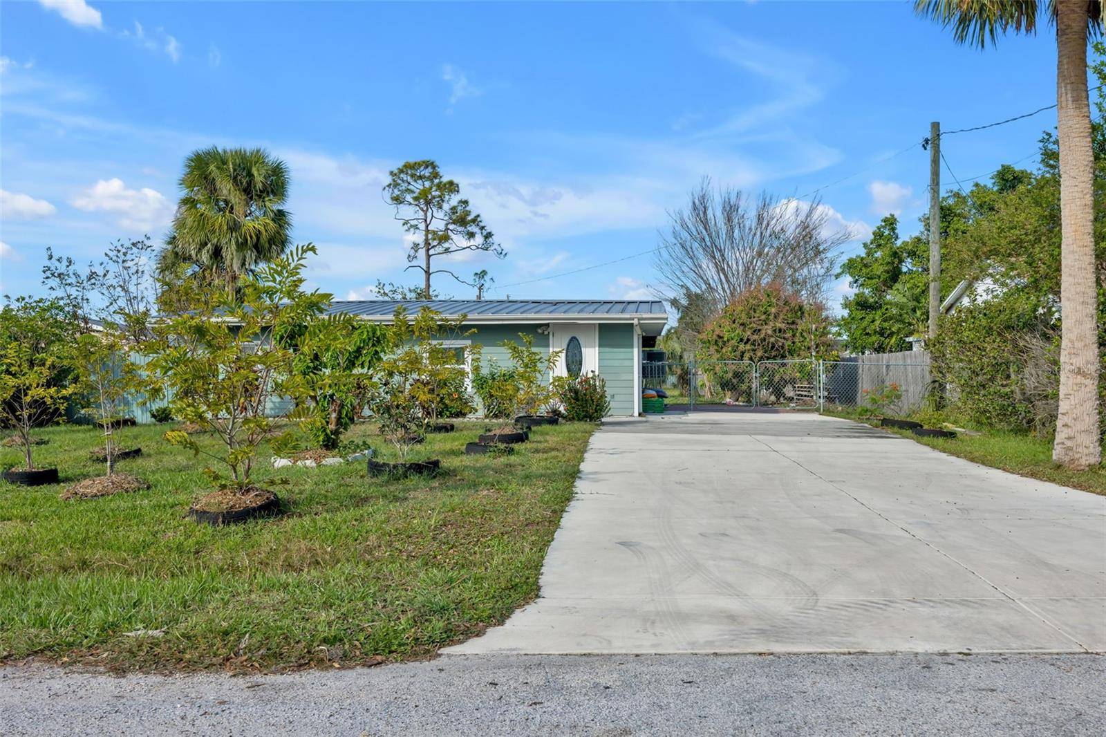 Ruskin, FL 33570,607 2ND AVE NW