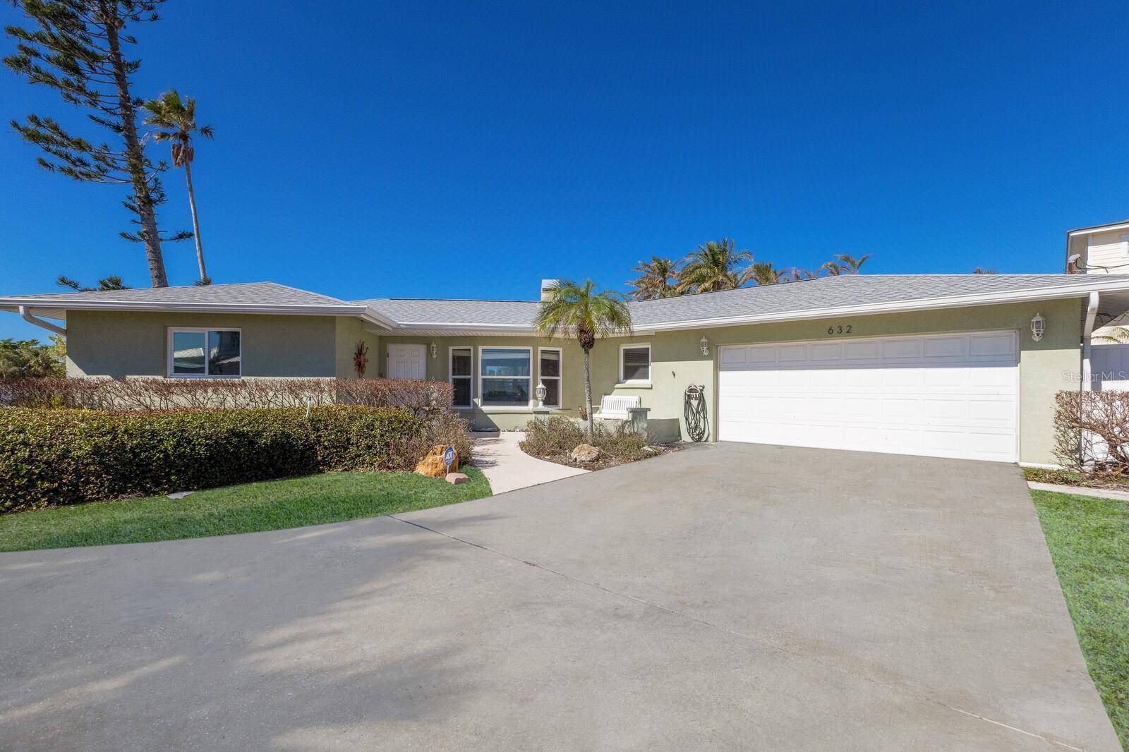 Holmes Beach, FL 34217,632 KEY ROYALE DR