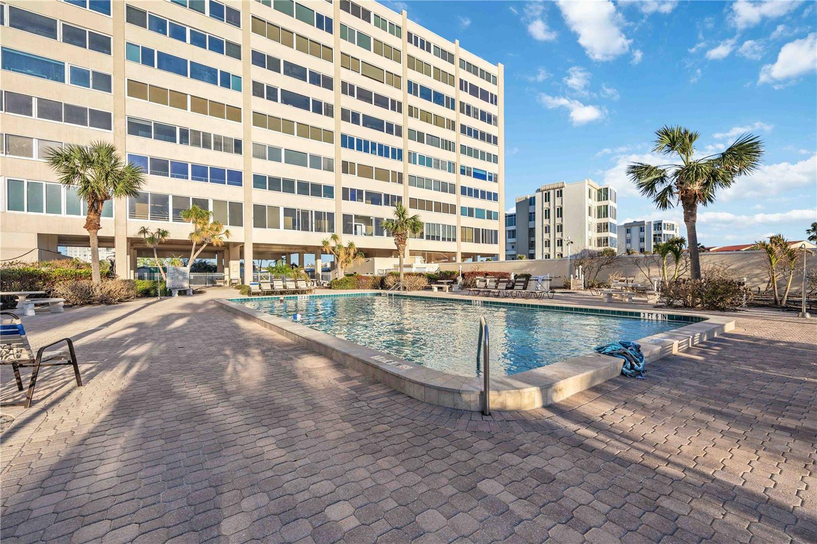 Sarasota, FL 34242,6140 MIDNIGHT PASS RD #407
