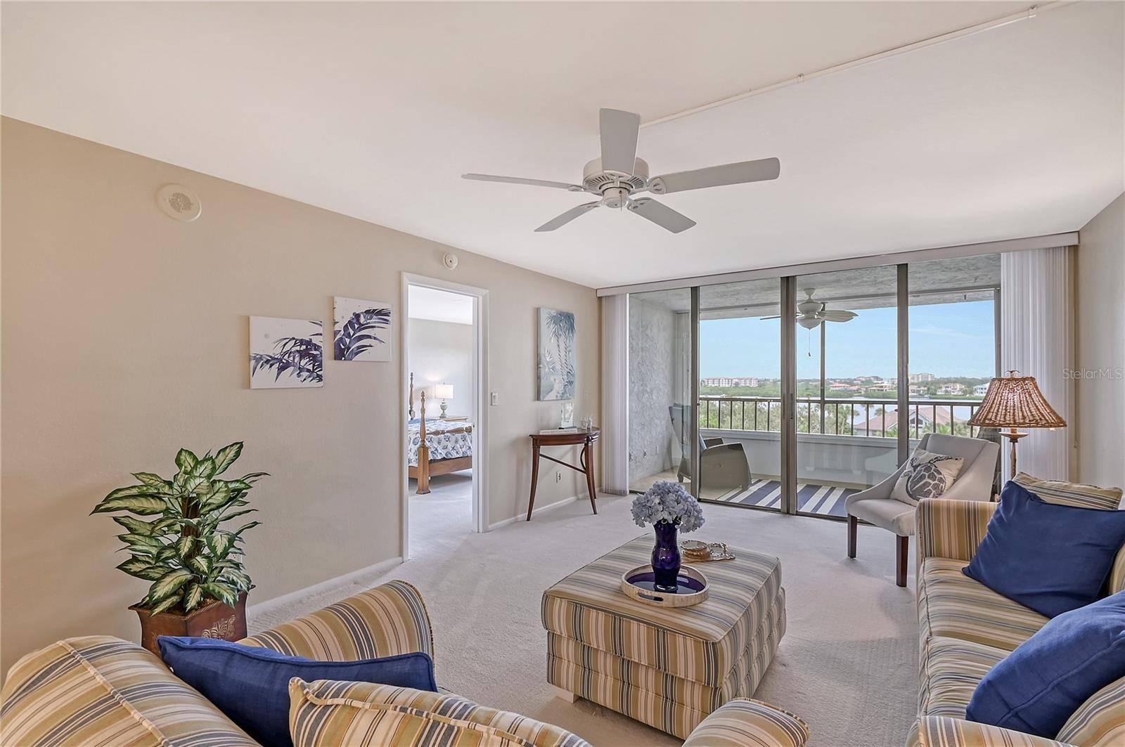 Sarasota, FL 34242,5911 MIDNIGHT PASS RD #504