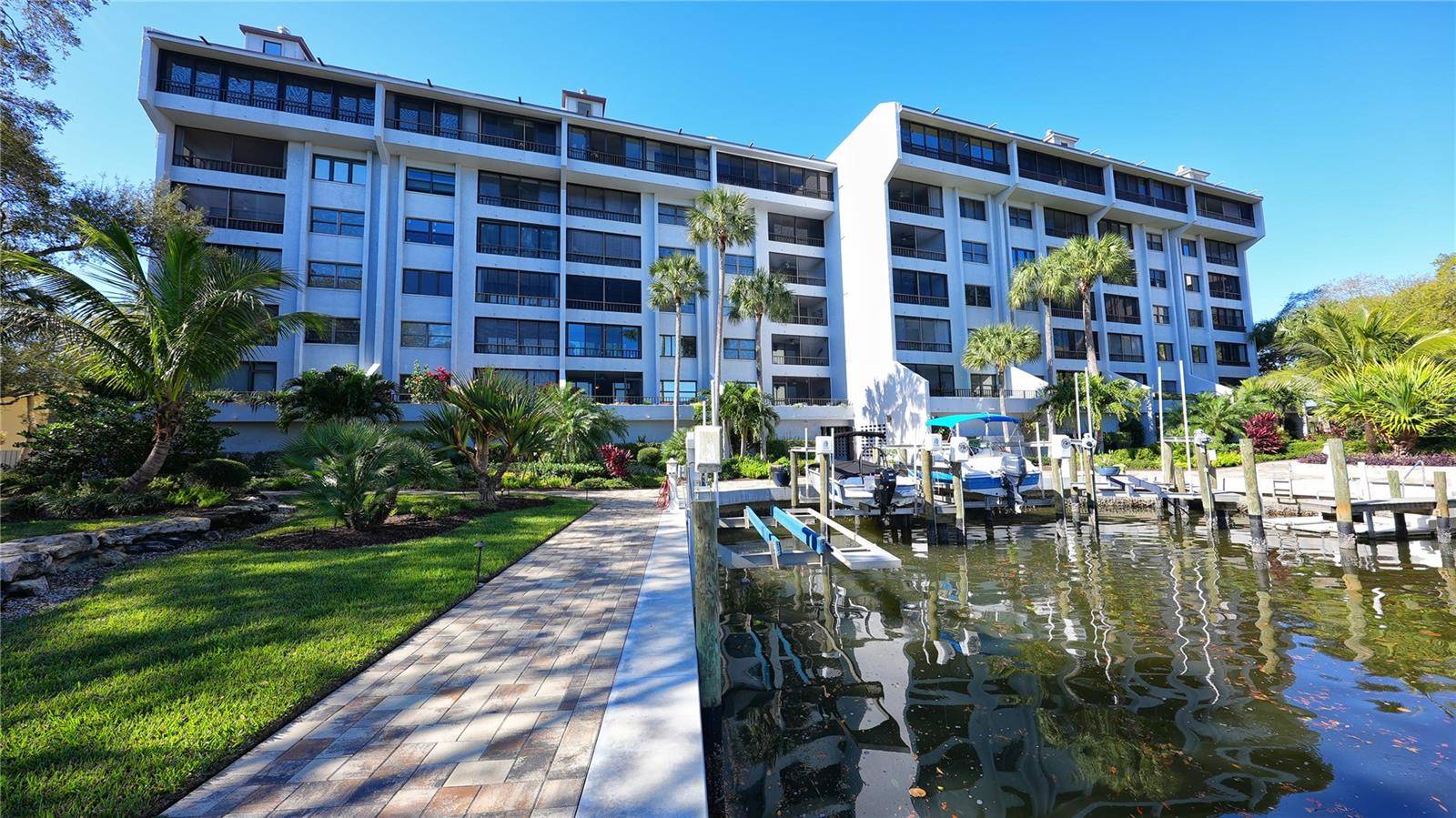 Sarasota, FL 34242,5911 MIDNIGHT PASS RD #504
