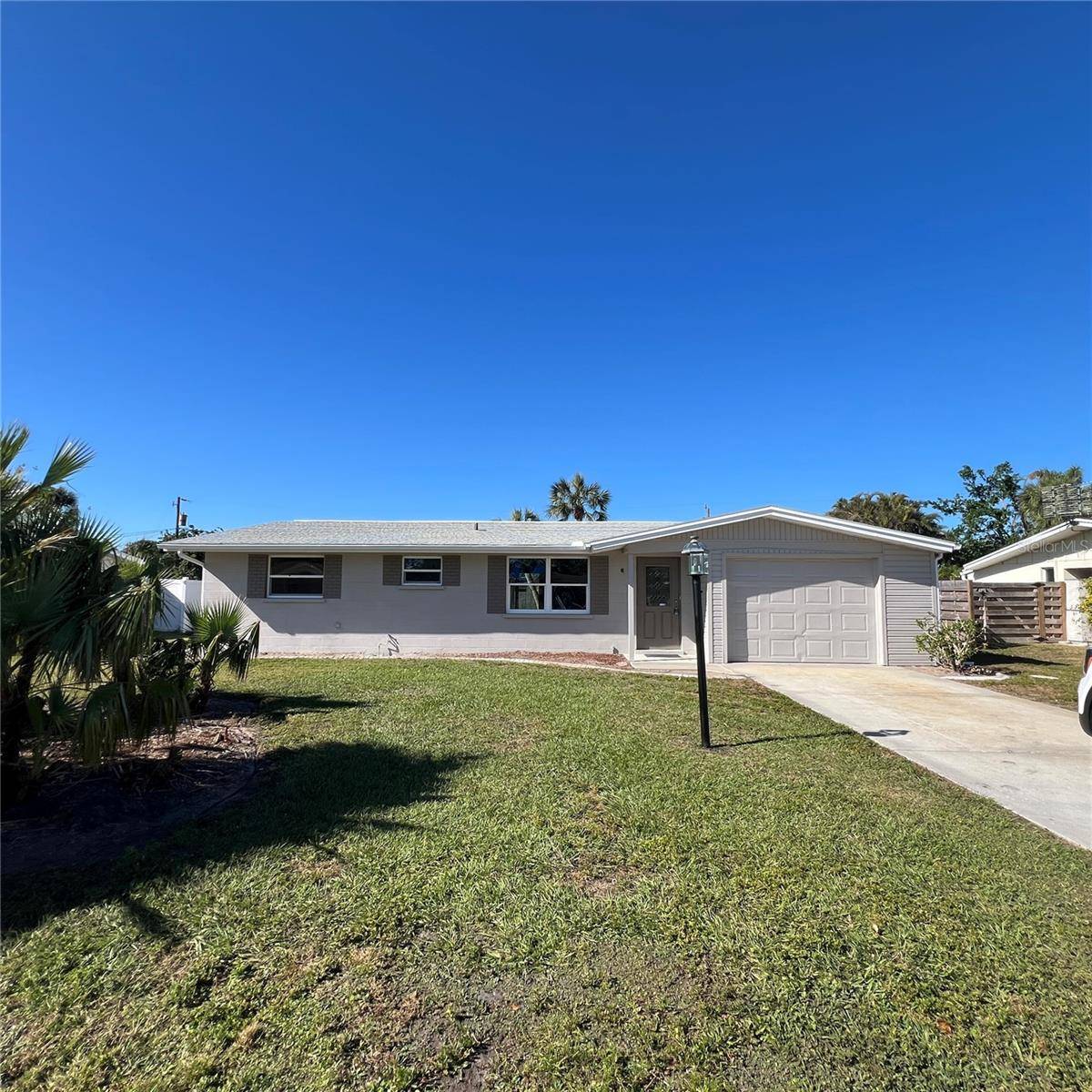 Sarasota, FL 34231,7453 CASS CIR