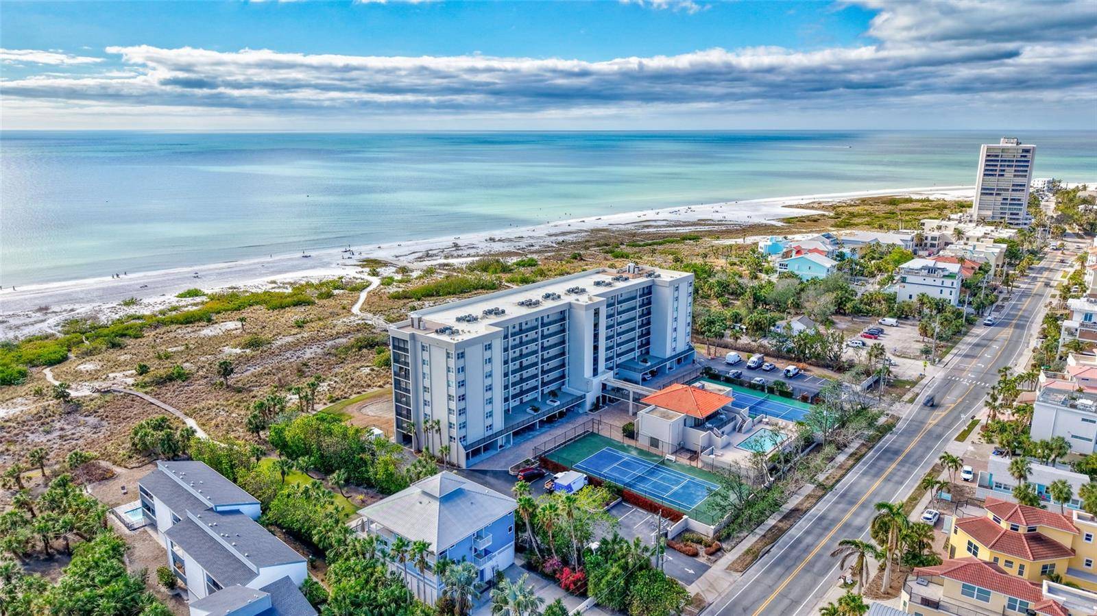 Sarasota, FL 34242,420 BEACH RD #203
